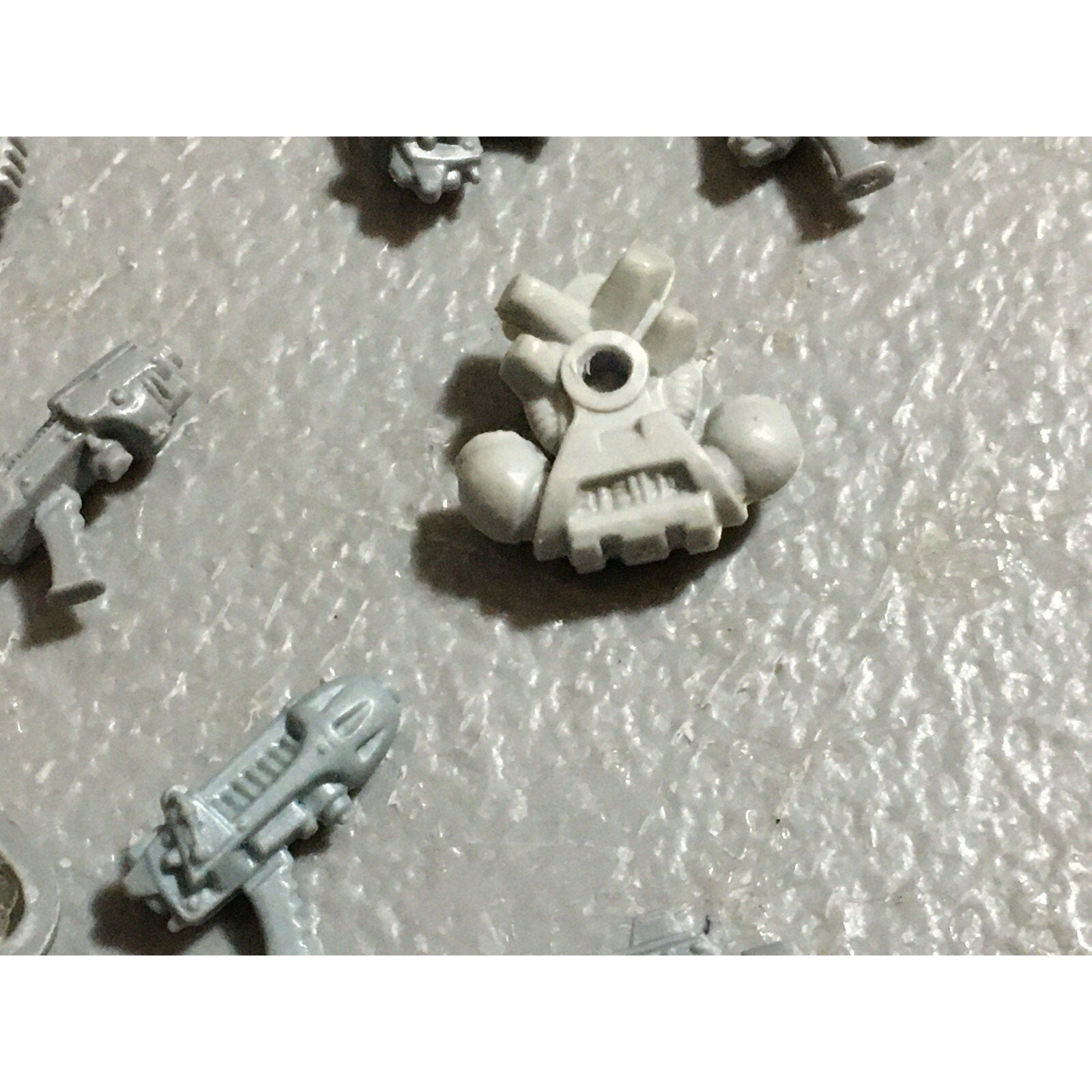 A22366 WARHAMMER 40K BITS LOT ROGUE TRADER SPACE MARINES PLASMA PISTOL MISSILE