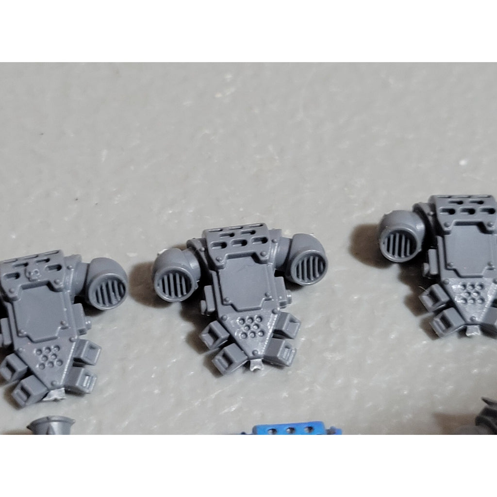 A19066 WARHAMMER 40K SPACE MARINES BLOOD ANGELS BACKPACK 11 PK BITS LOT