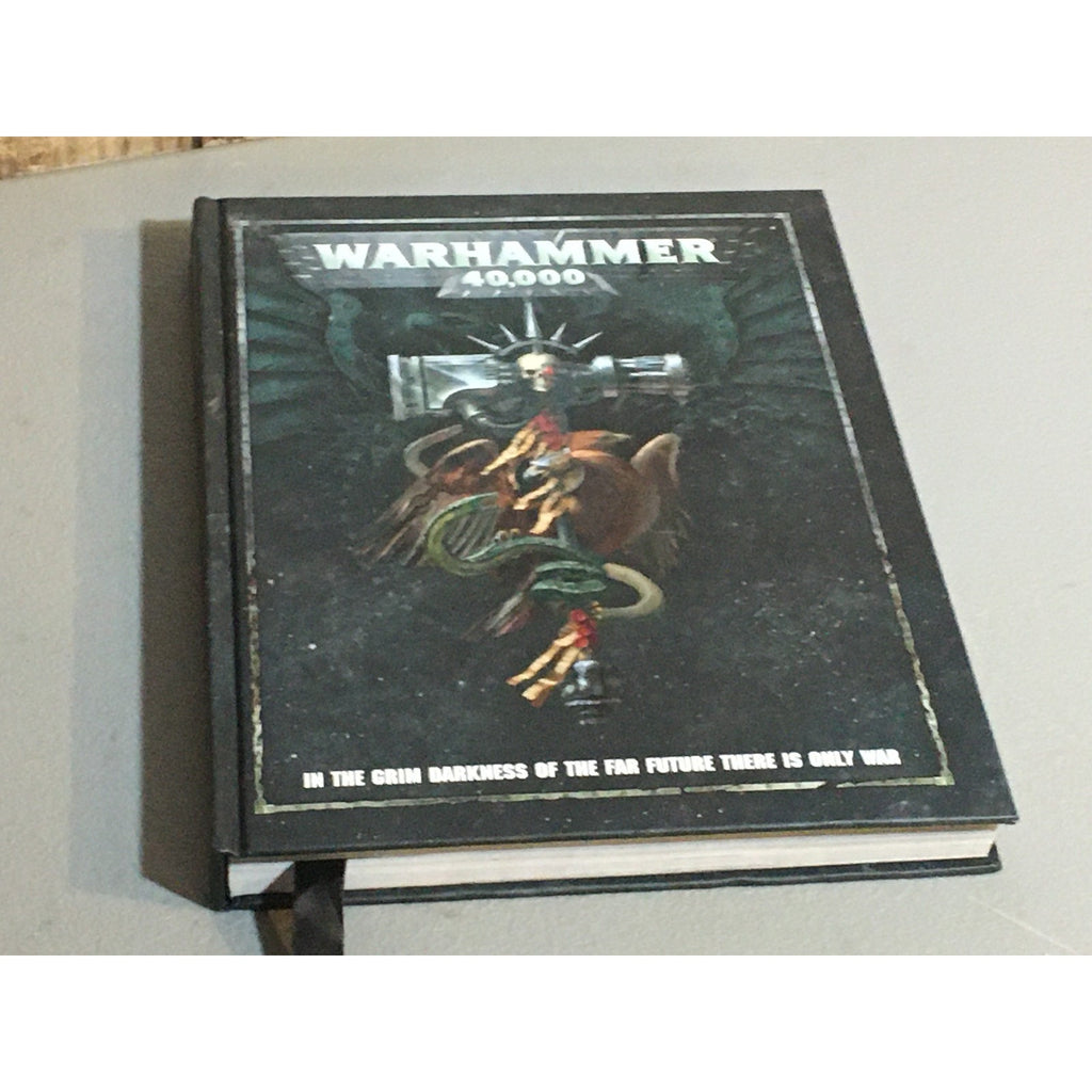 BOOK WARHAMMER 40K GRIM DARKNESS CORE RULE BOOK 8TH ED USED HB HARDBACK