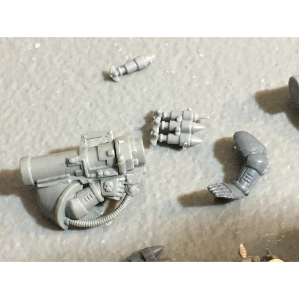A23087 WARHAMMER 40K SPACE MARINES BITS LOT MISSILE LAUNCHERS GAMES WORKSHOP GW
