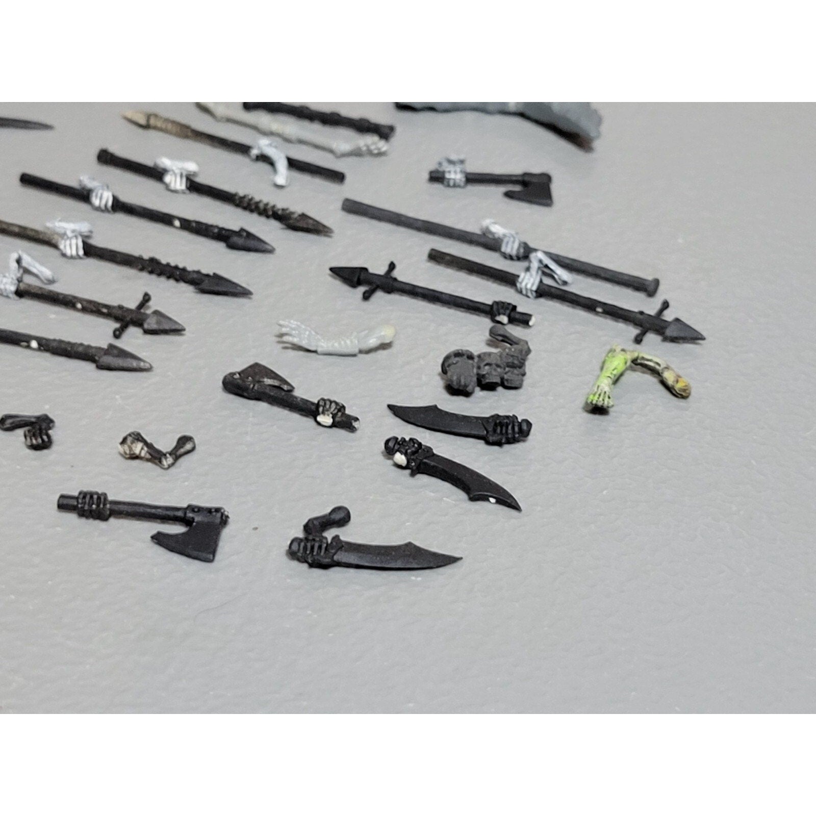 A18901 WARHAMMER FANTASY BITS LOT EMPIRE UNDEAD ARMS SPEARS SWORDS