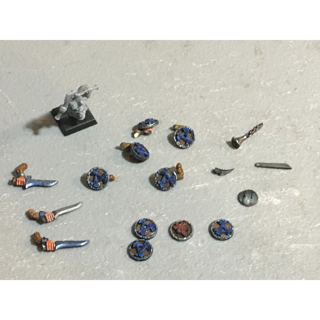 A21061 WARHAMMER FANTASY DWARFS SKULL SLAYER + SKAVEN ARMS SHIELDS BITS LOT GW