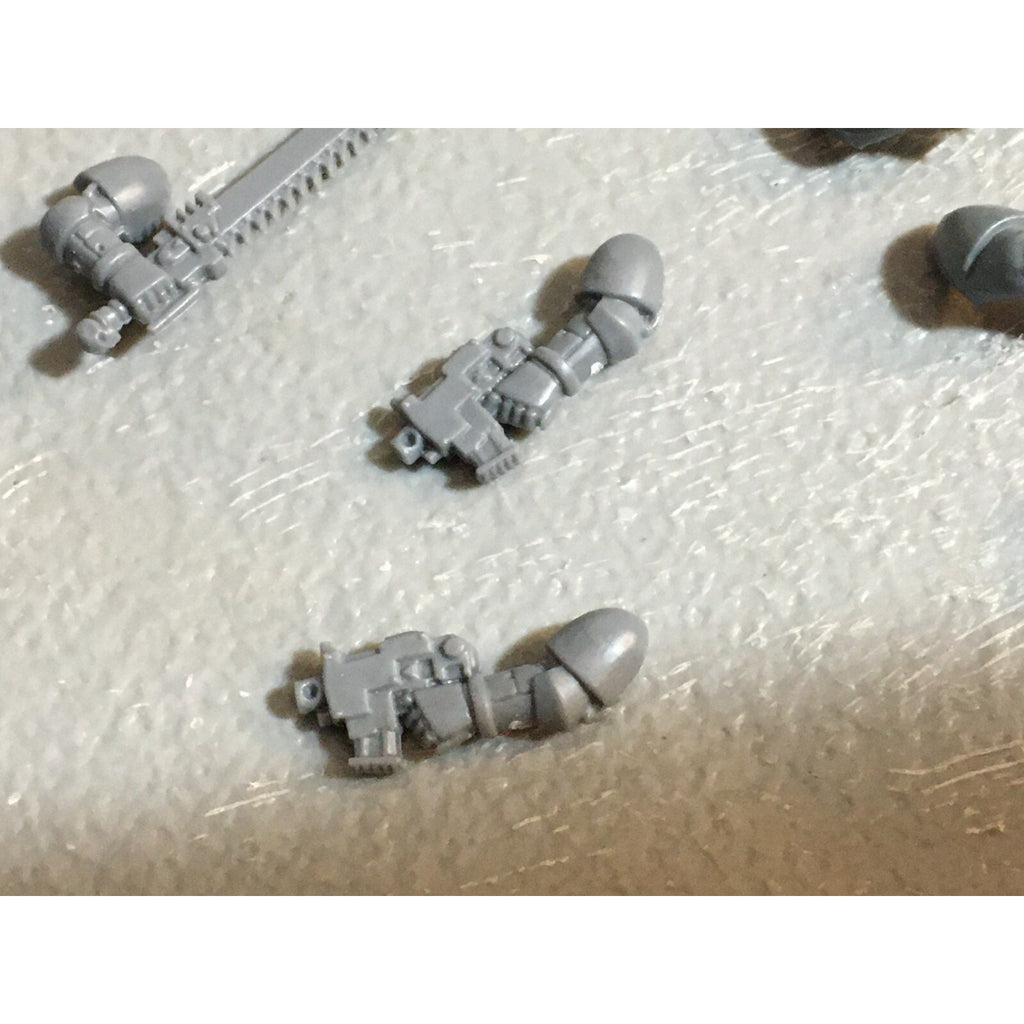 A23092 WARHAMMER 40K SPACE MARINES BITS LOT SCOUTS ARMS GAMES WORKSHOP GW