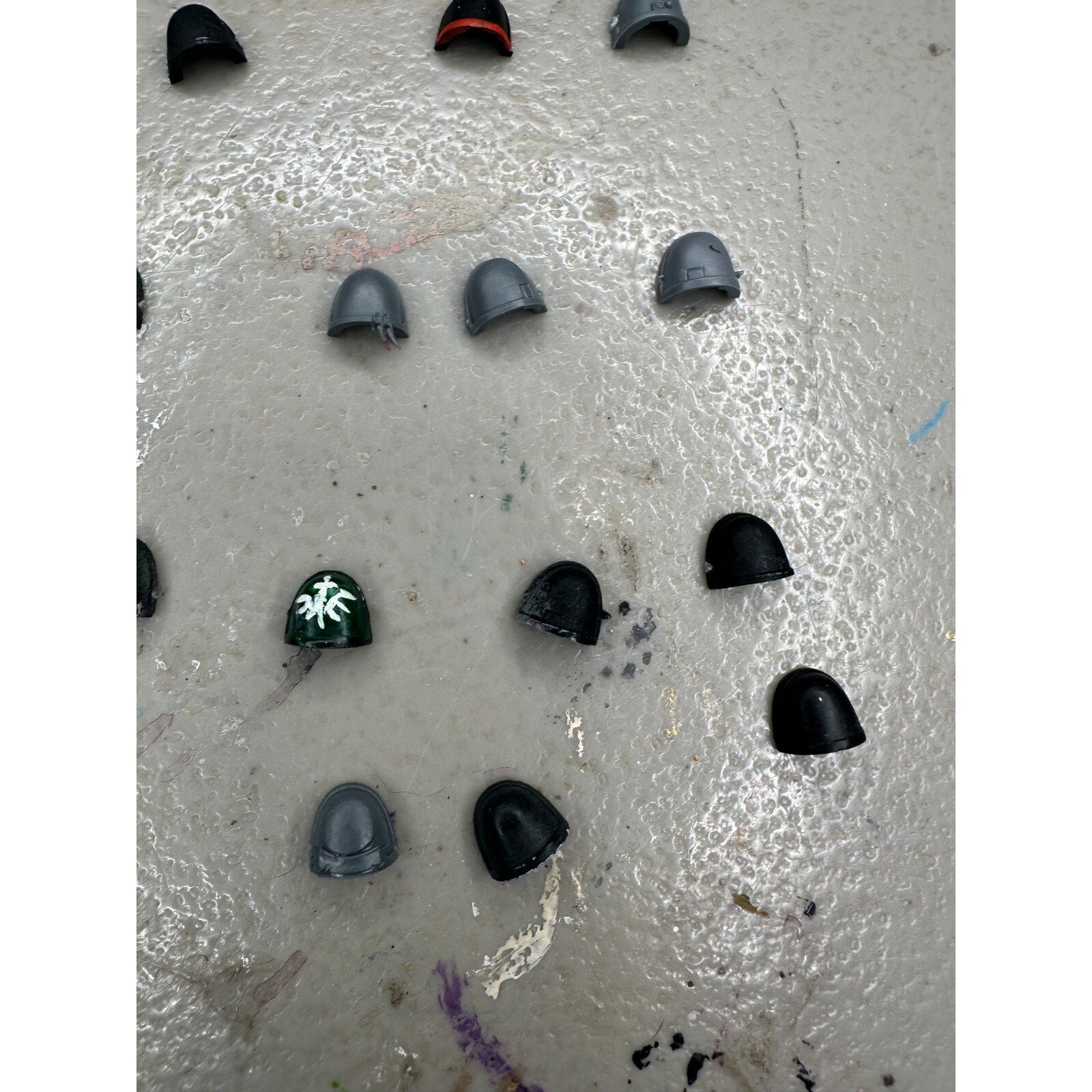 A23106 WARHAMMER 40K SPACE MARINES BITS LOT SHOULDER PADS 25 PACK