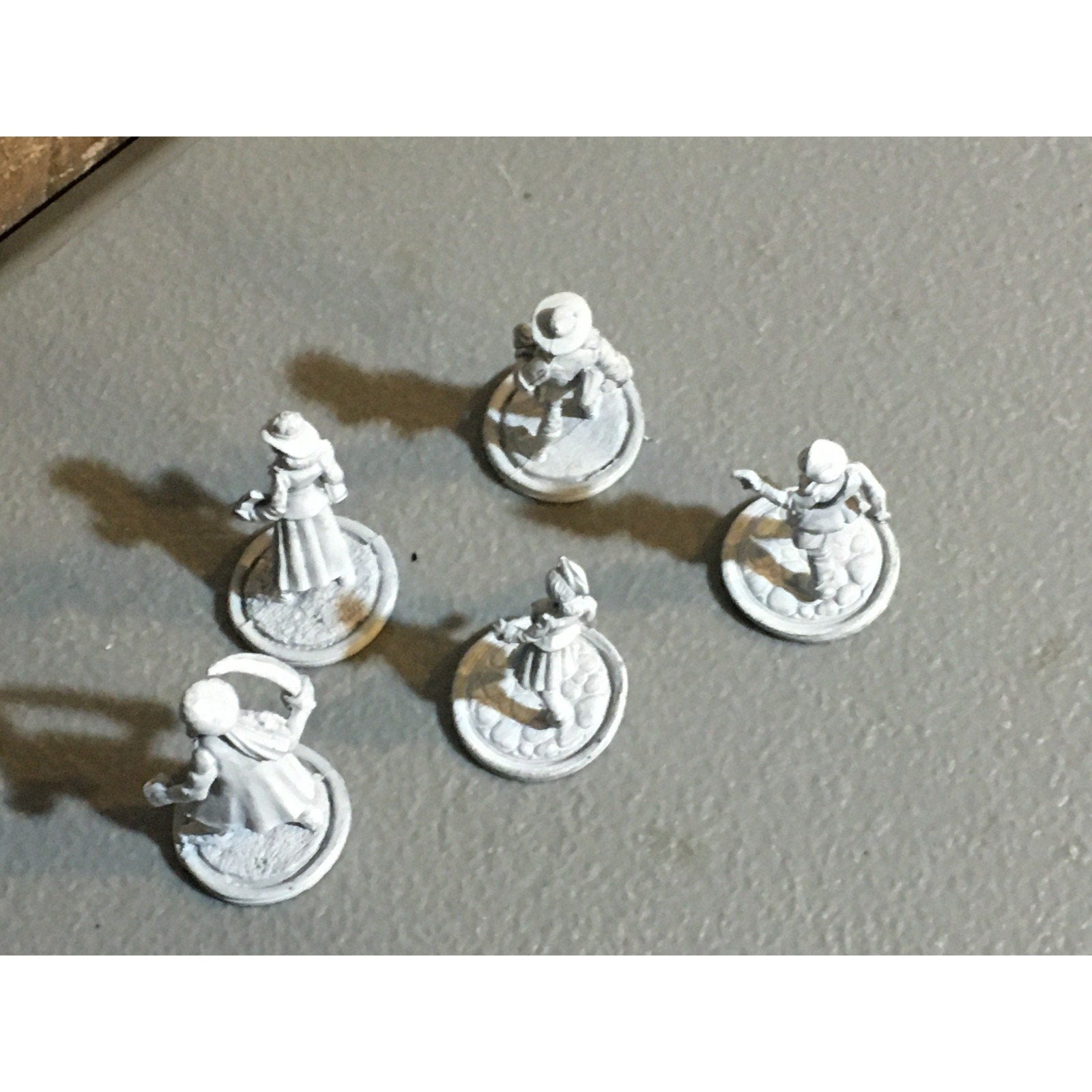 A32507 UNKNOWN METAL MINIATURES LOT 5 PK HUMAN EXPLORER SOLDIER PIRATE