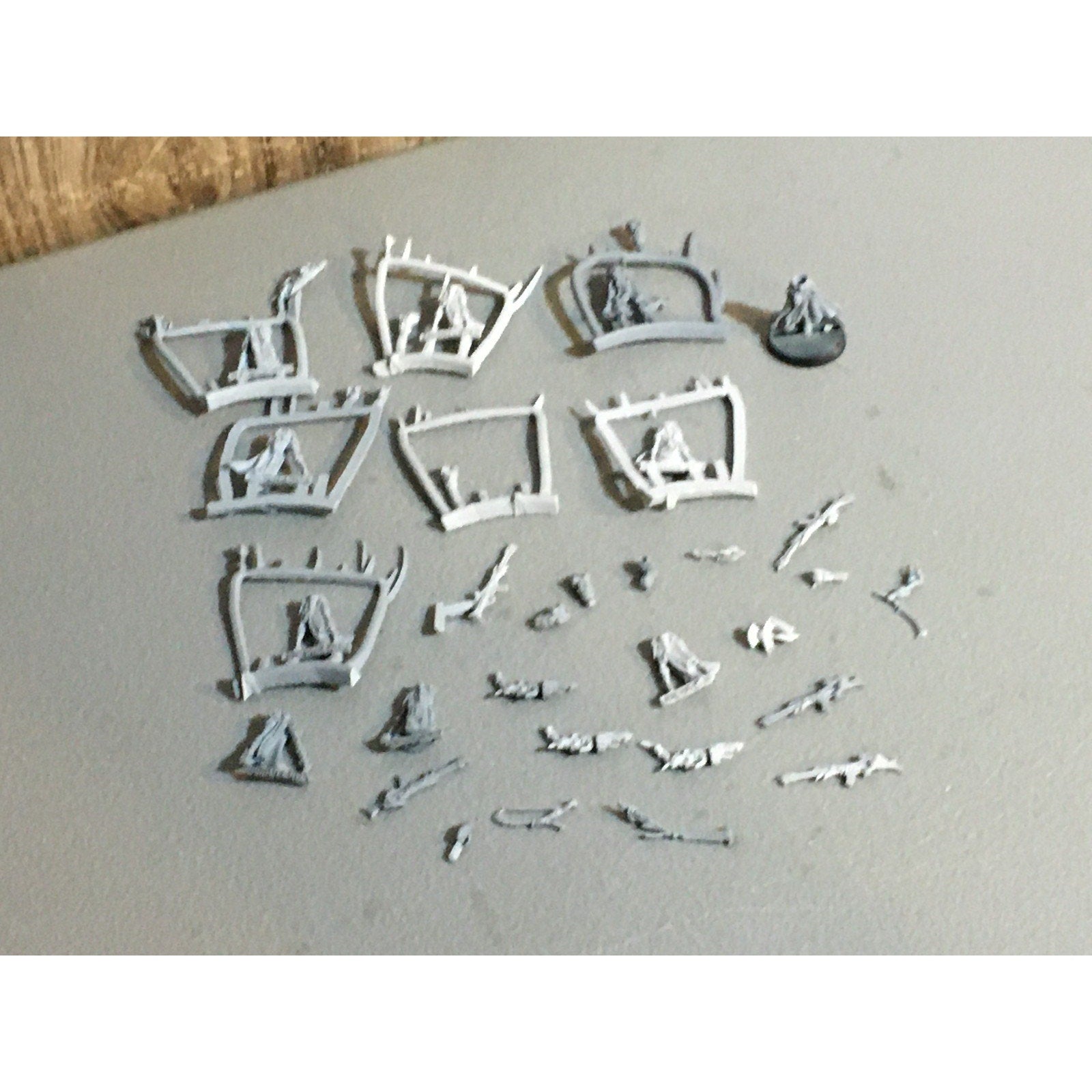 A32521 RAGING HEROES BITS LOT LEGS TORSO GUN ARM ELVES WAR GAMES MINIATURES