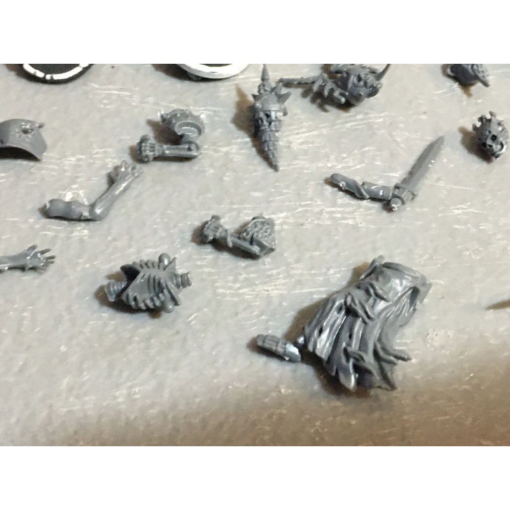 A23230 WARHAMMER FANTASY UNDEAD VAMPIRE COUNTS BITS LOT SKELETON SHIELD HEADS GW