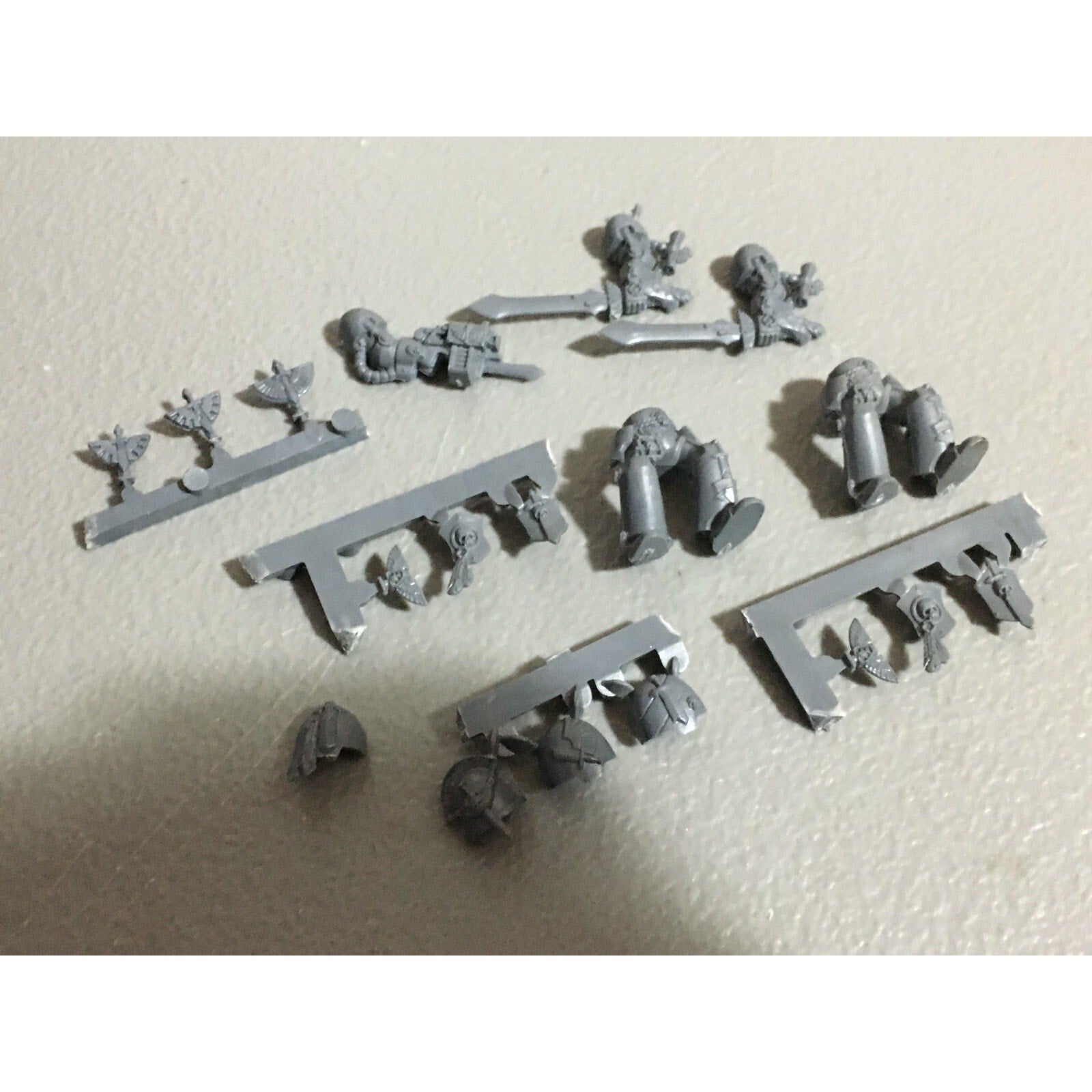 A19888 WARHAMMER 40K DARK ANGELS BITS LOT TERMINATOR LEGS SHOULDER PADS