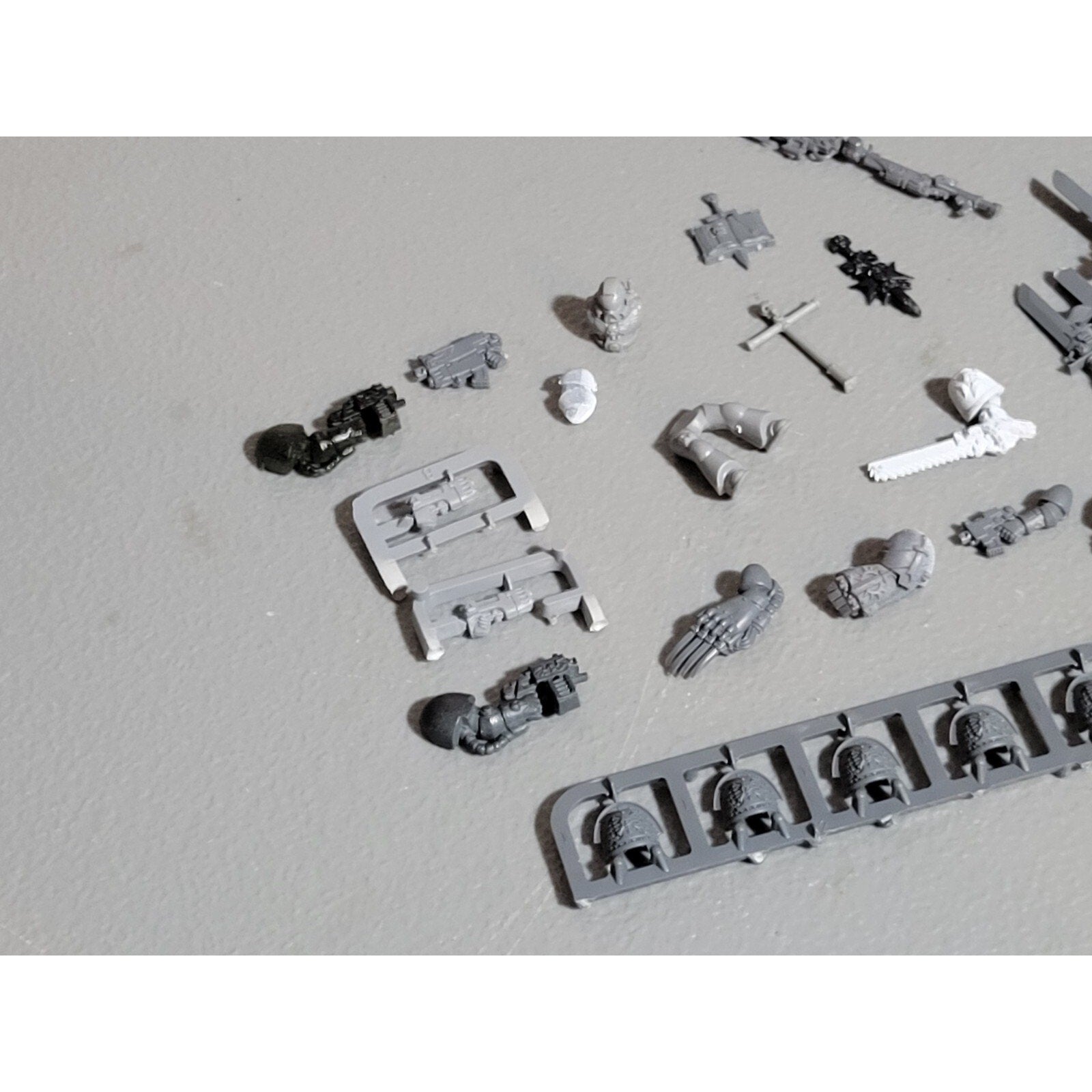 A18518 WARHAMMER 40K SPACE MARINES TERMINATORS CUSTODES BITS LOT