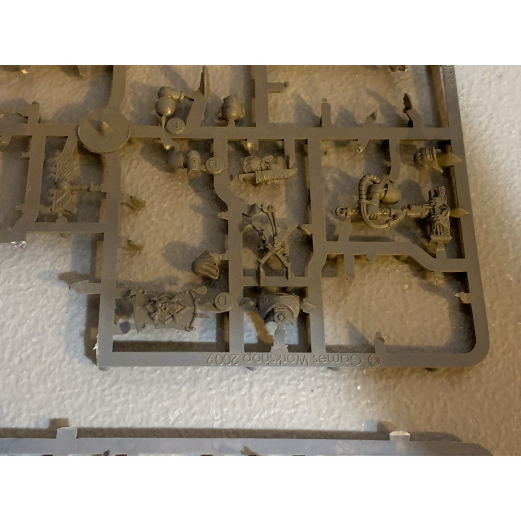 A28642 WARHAMMER 40K MARINES SPACE WOLVES FIRSTBORN HEADS ARMS BITS LO ...