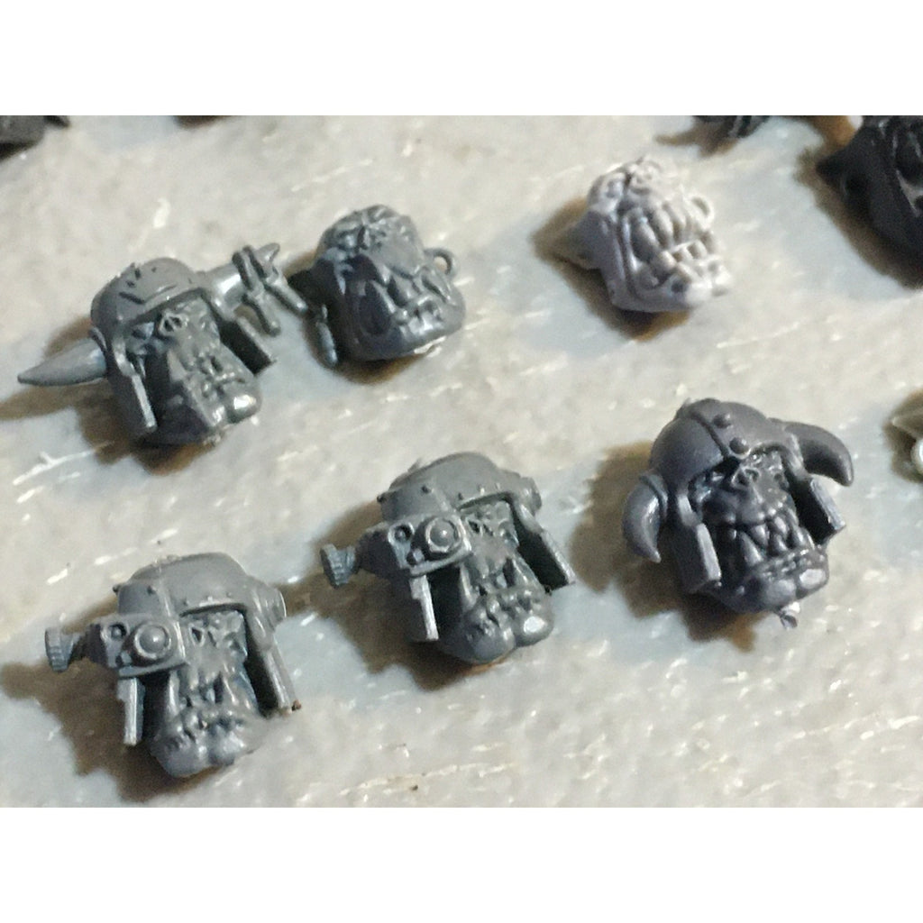 A33559 WARHAMMER 40K SPACE ORKS BITS LOT HEADS GW GAMES WORKSHOP
