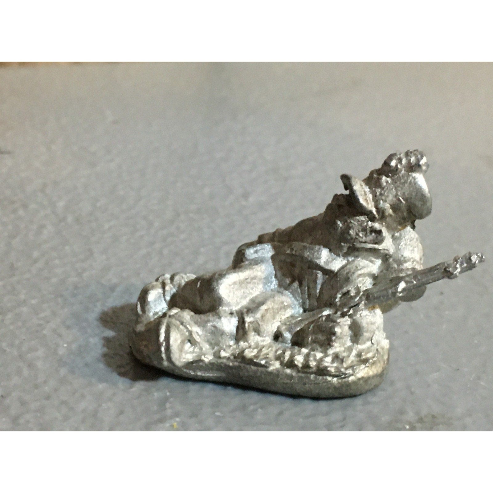 A30056 UNKNOWN METAL TABLE TOP HISTORY FALLEN SOLDIER WAR GAMES METAL