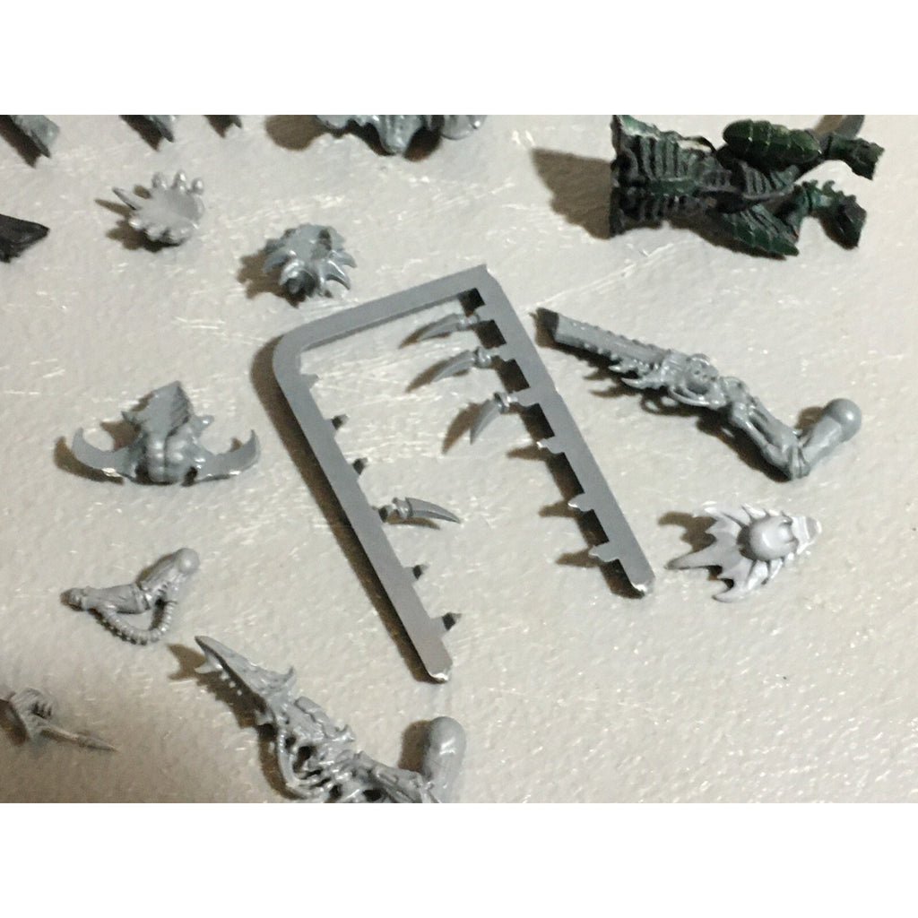 A22319 WARHAMMER 40K TYRANIDS BITS LOT MIXED GAMES WORKSHOP GW