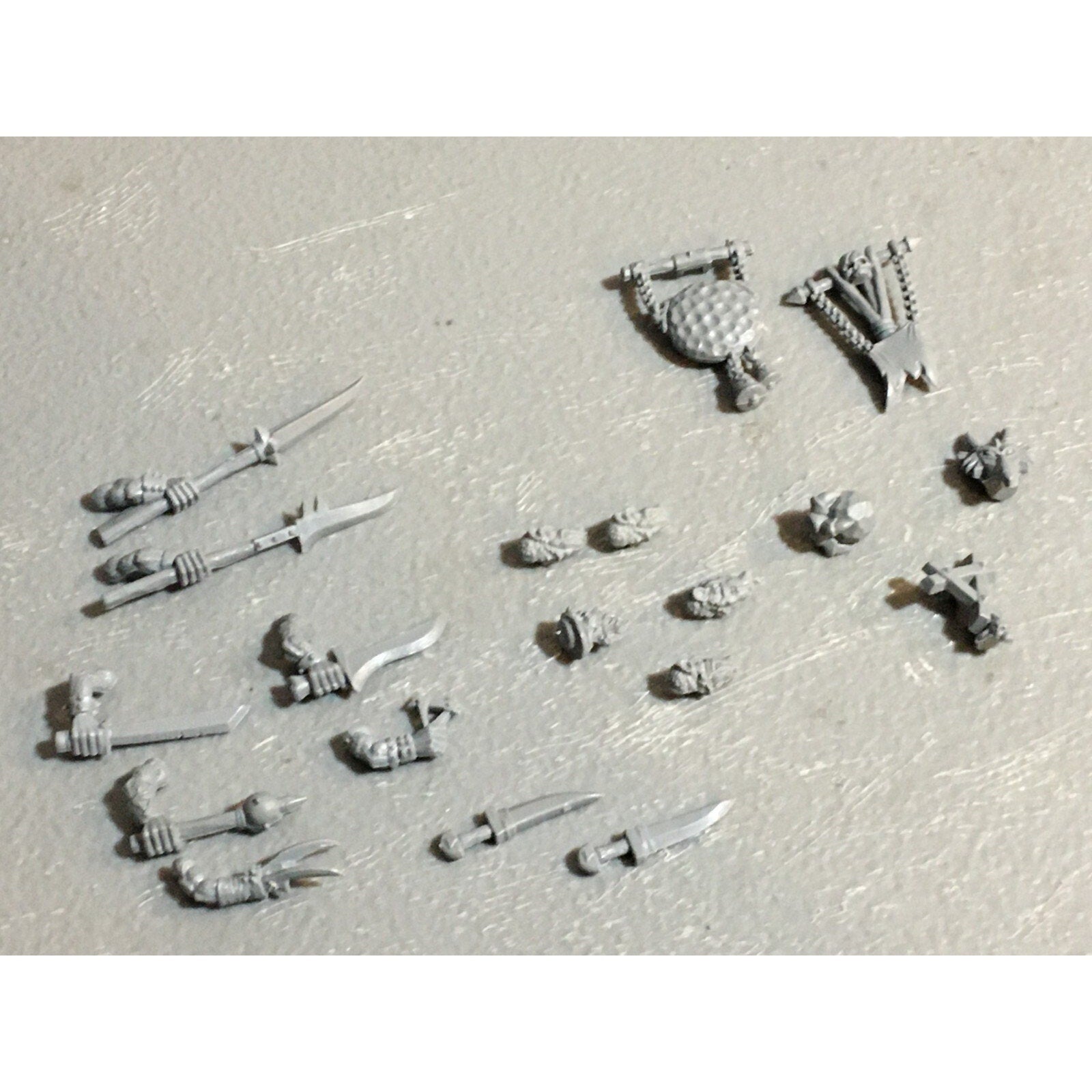 A23448 WARHAMMER FANTASY SKAVEN BITS LOT MIXED CLANRAT PLAGUE MONK RUNNER GW