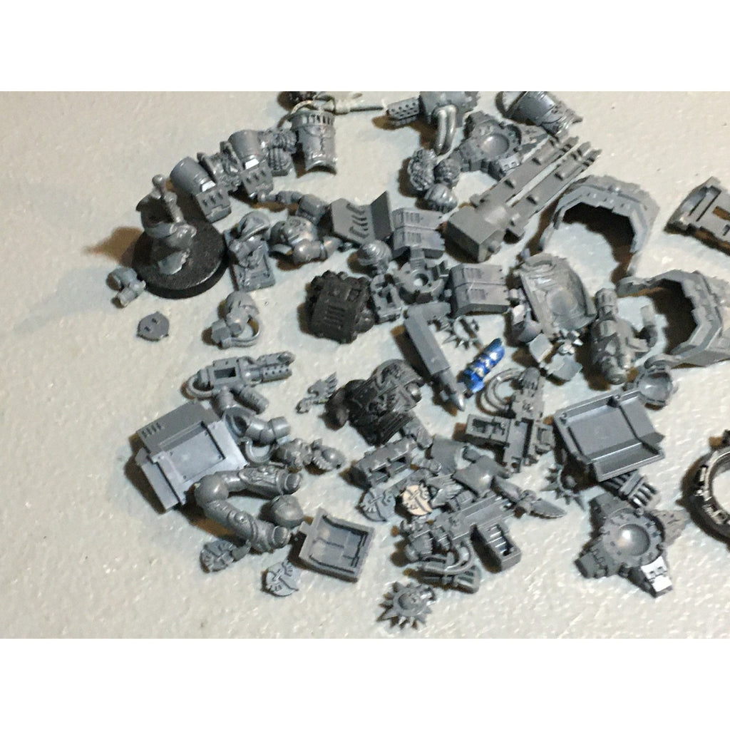 A26712 WARHAMMER 40K SPACE MARINES BITS LOT MIXED DREADNOUGHT DARK ANGELS OTHER