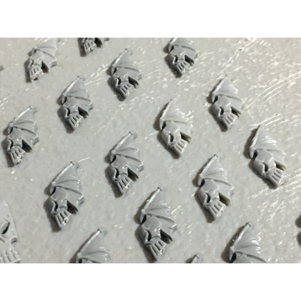 A22067 WARHAMMER FANTASY DARK ELVES BITS LOT SHIELD ICONS GAMES WORKSHOP GW