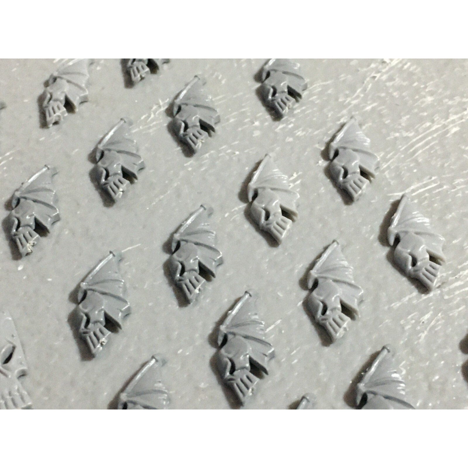 A22067 WARHAMMER FANTASY DARK ELVES BITS LOT SHIELD ICONS GAMES WORKSHOP GW