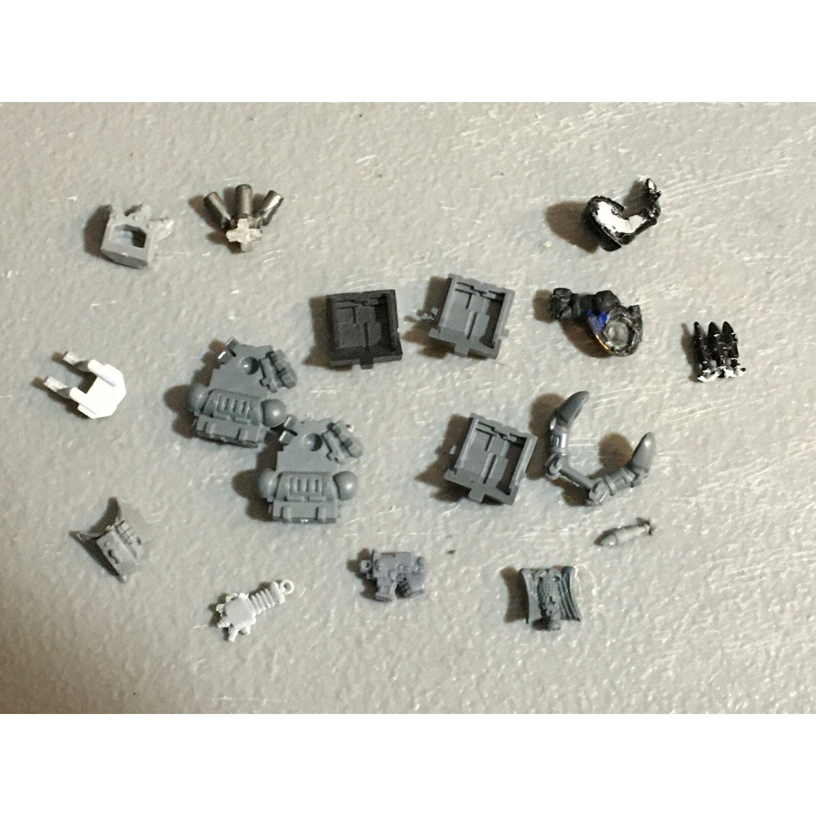 A23266 WARHAMMER 40K SPACE MARINES BITS LOT MIXED VEHICLE BACKPACK GW
