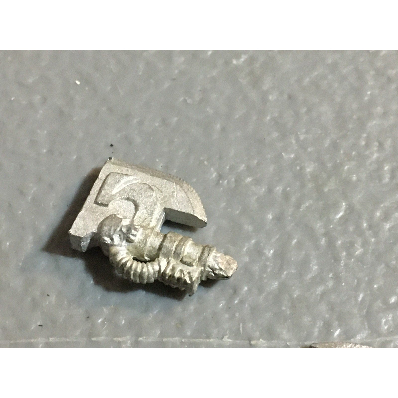 A24505 WARHAMMER 40K SPACE MARINES ULTRAMARINES METAL BITS LOT SWORD AXE HEAD