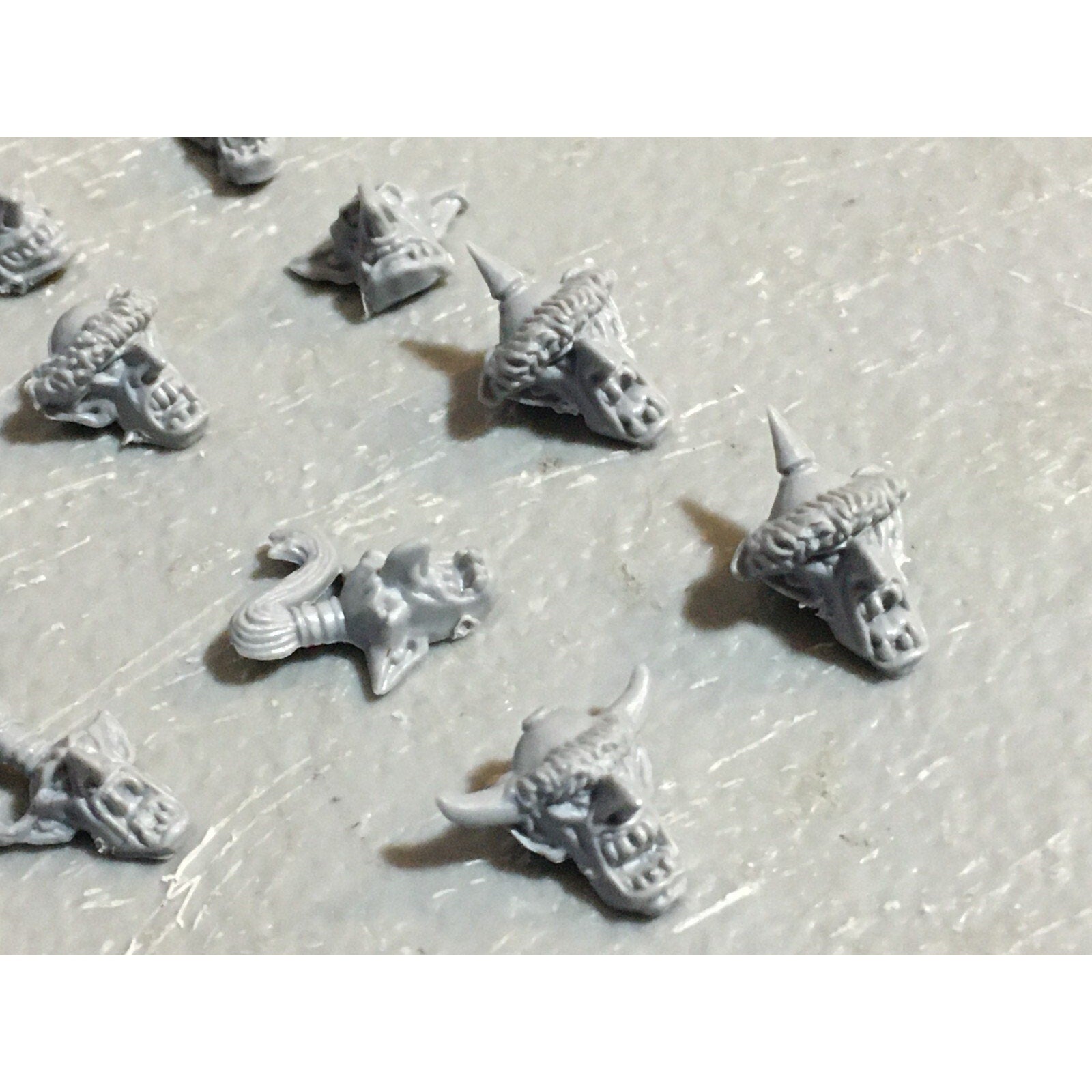 A23395 WARHAMMER FANTASY ORCS & GOBLINS BITS LOT GOBLIN SHIELDS HEADS GW