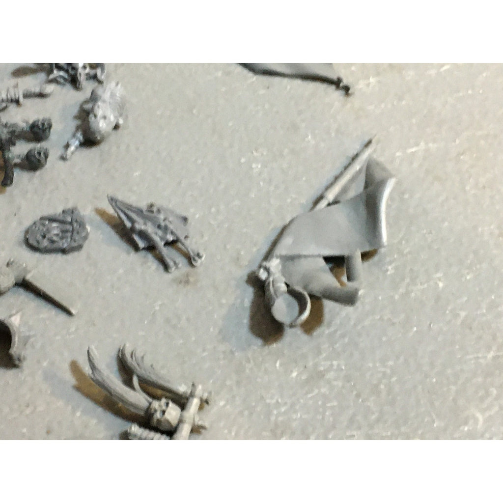 A29617 WARHAMMER FANTASY AOS MIXED BITS LOT BANNER SHIELD CLOAK GW