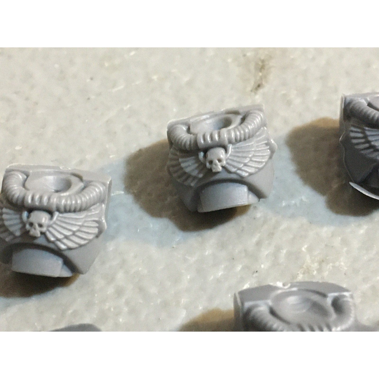 A33845 WARHAMMER 40K SPACE MARINES BITS LOT SCOUTS TORSO CHEST GW