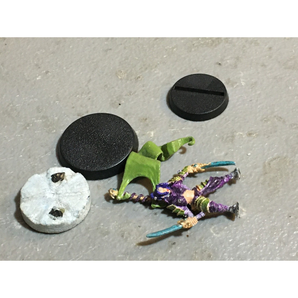 A23526 METAL UNKNOWN FEMALE MINIATURE WARRIOR NINJA SAMURAI TABLETOP WARGAMES