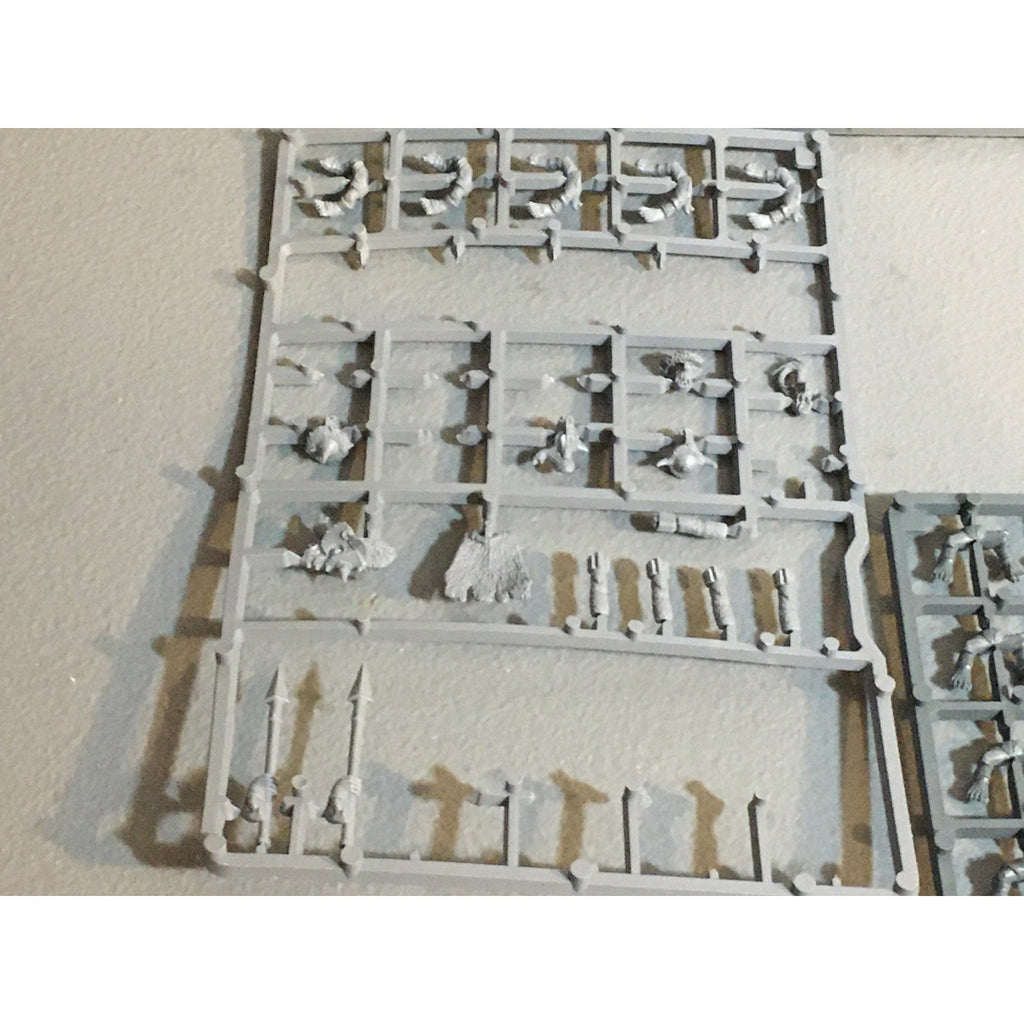 A33694 WARHAMMER FANTASY ORCS & GOBLINS BITS ON SPRUE LOT GOBLINS GW
