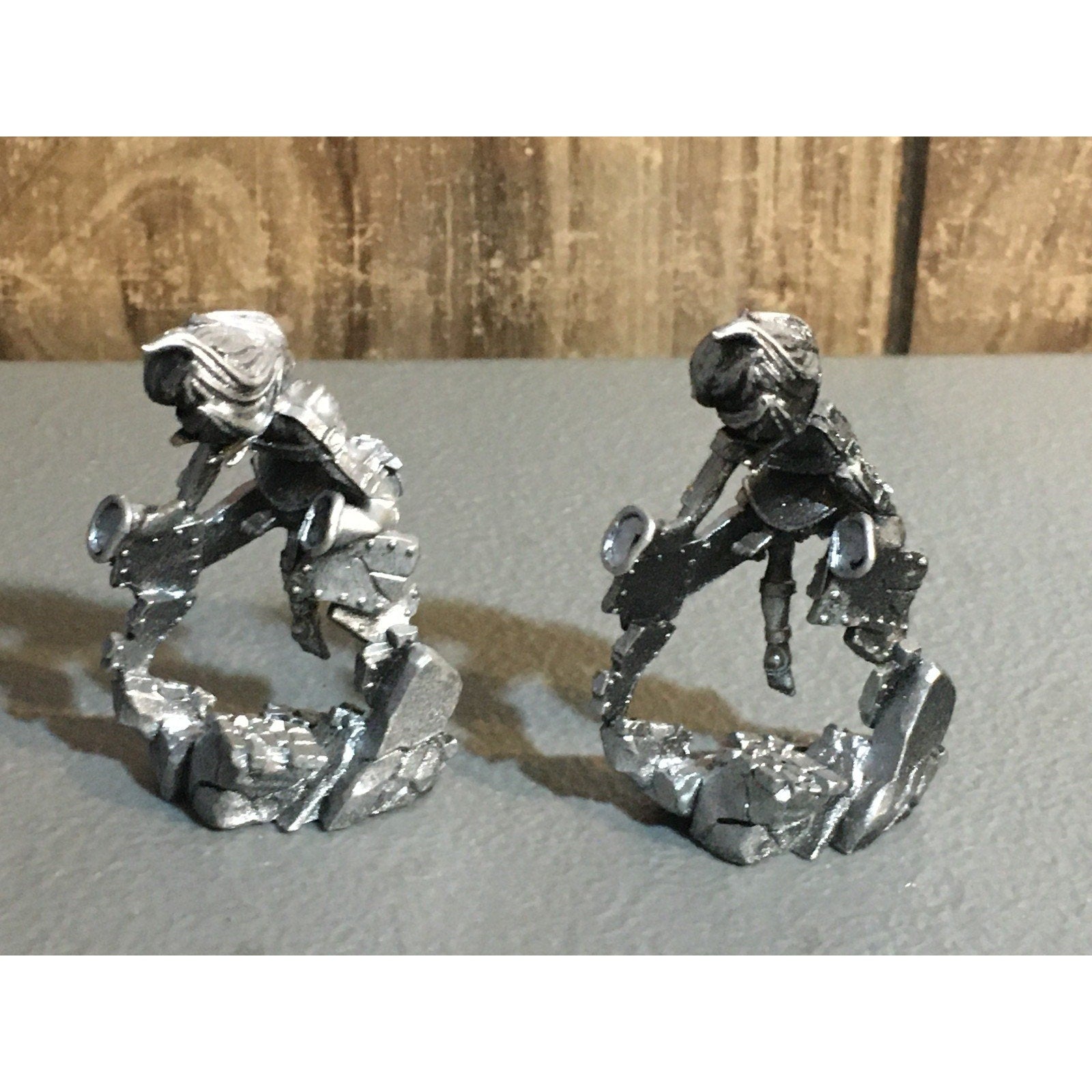 A32598 UNKNOWN MINIATURES METAL PSYCHIC FEMALE 2 PK WIZARD PSYKER CASTER