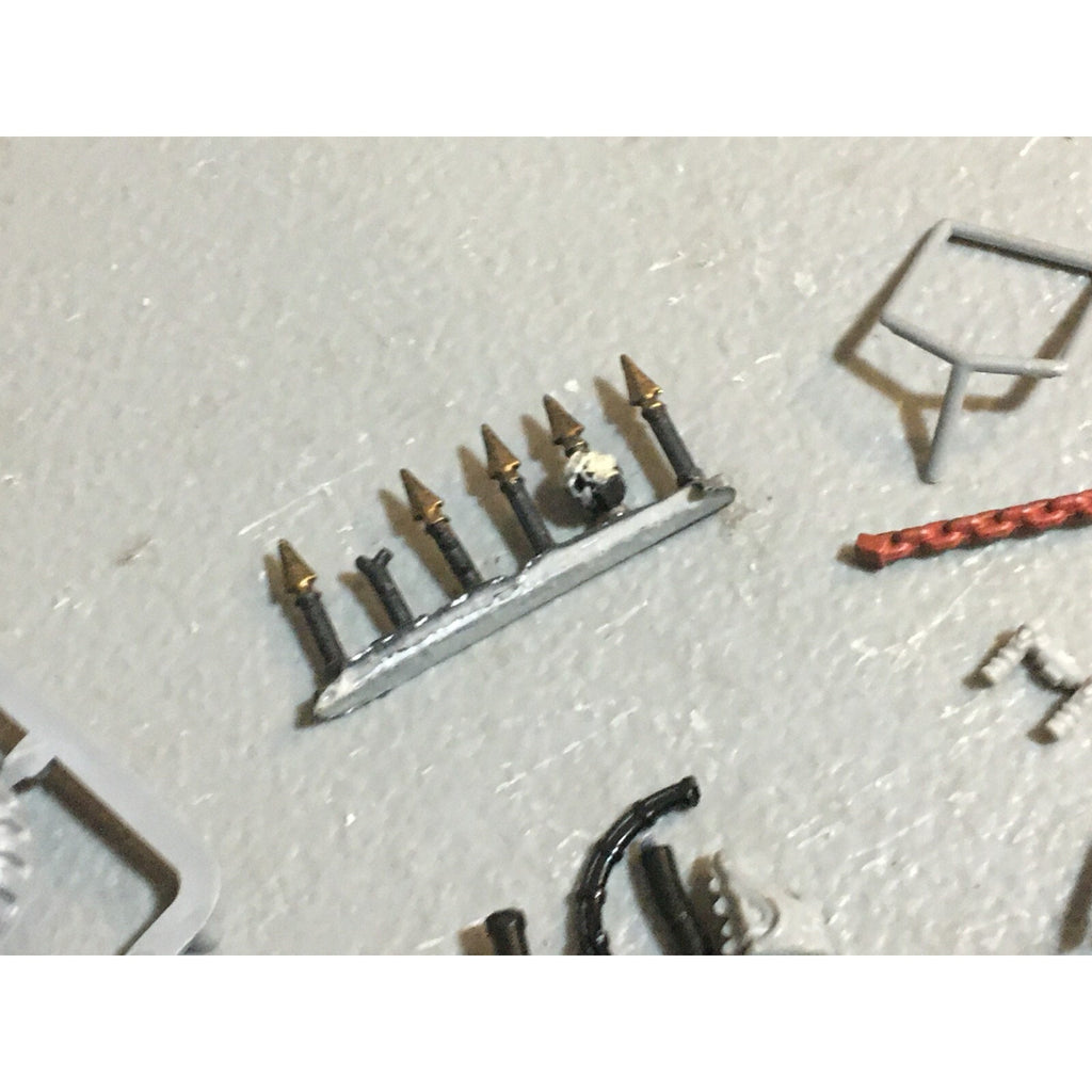 A18517 WARHAMMER 40K SPACE MARINES VEHICLE BITS & CAPTAIN MISS SWORD HAND GW