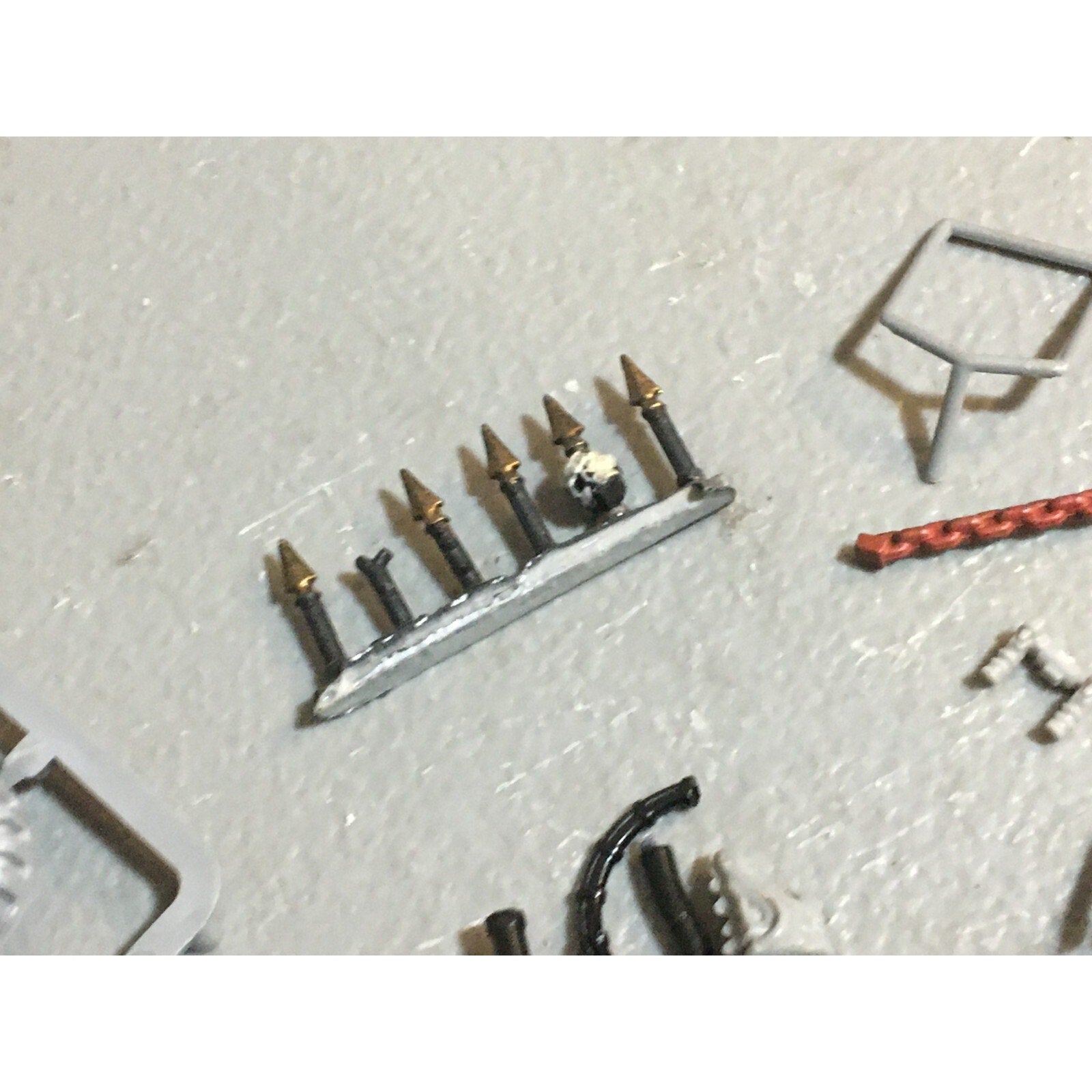 A18517 WARHAMMER 40K SPACE MARINES VEHICLE BITS & CAPTAIN MISS SWORD HAND GW