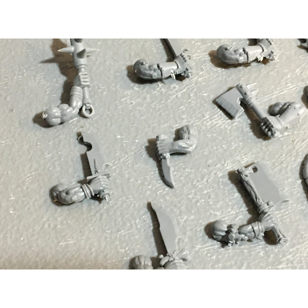 A23392 WARHAMMER FANTASY ORCS & GOBLINS BITS LOT BOYZ ARMS GAMES WORKSHOP GW