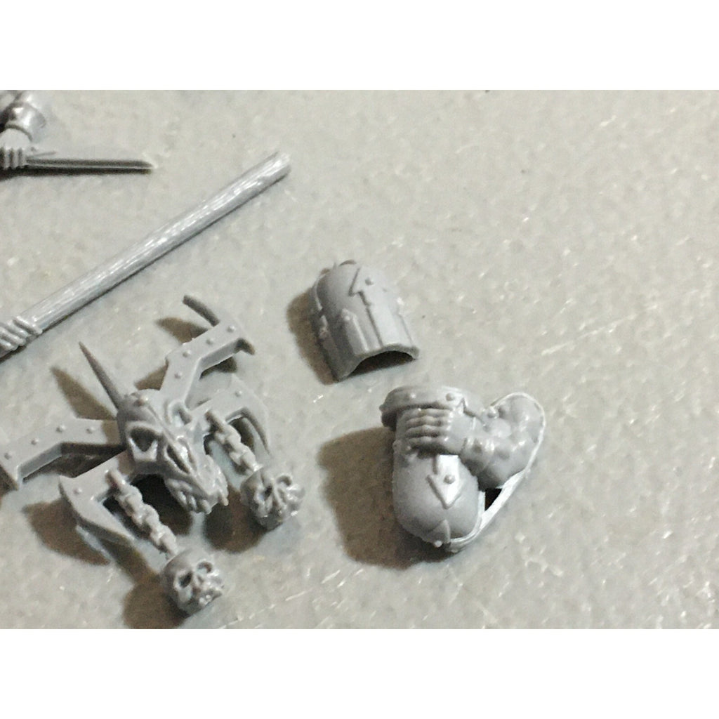 A22180 WARHAMMER FANTASY CHAOS MORTALS BITS LOT MIXED MARAUDER COMMAND & ARMS GW