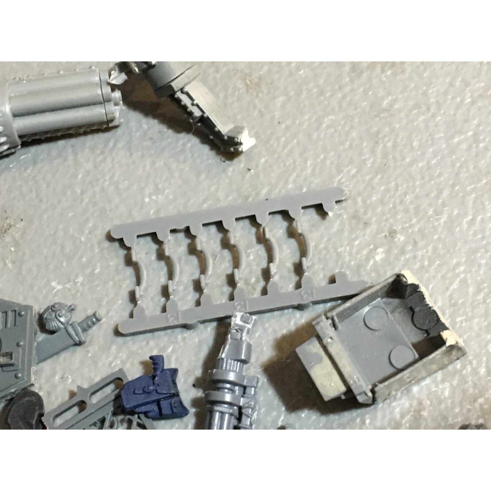 A23486 WARHAMMER 40K BITS LOT MIXED VEHICLE TANK WEAPON GAMES WORKSHOP GW