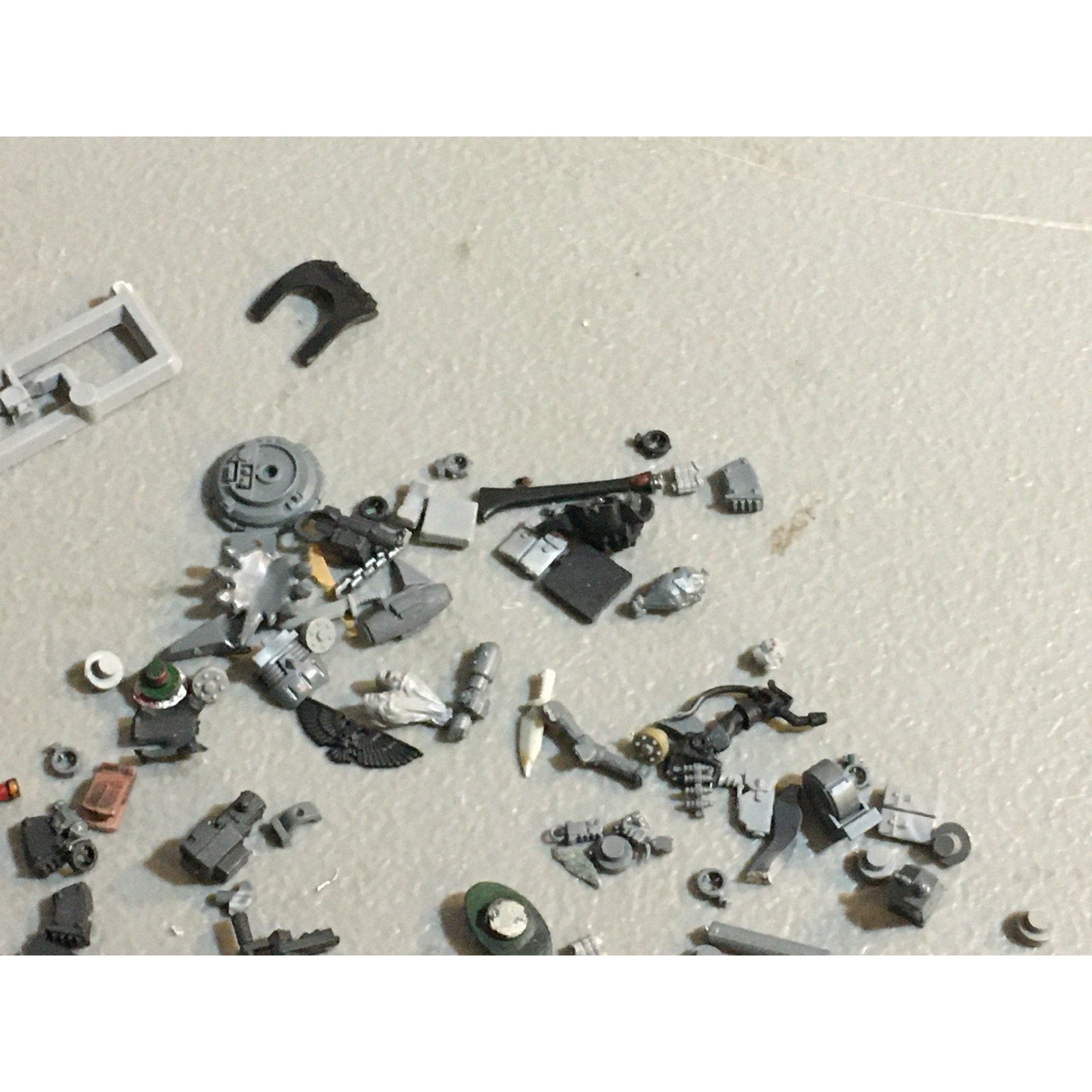 A33600 WARHAMMER FANTASY 40K MIXED BITS LOT SPACE MARINES ORKS CHAOS GW