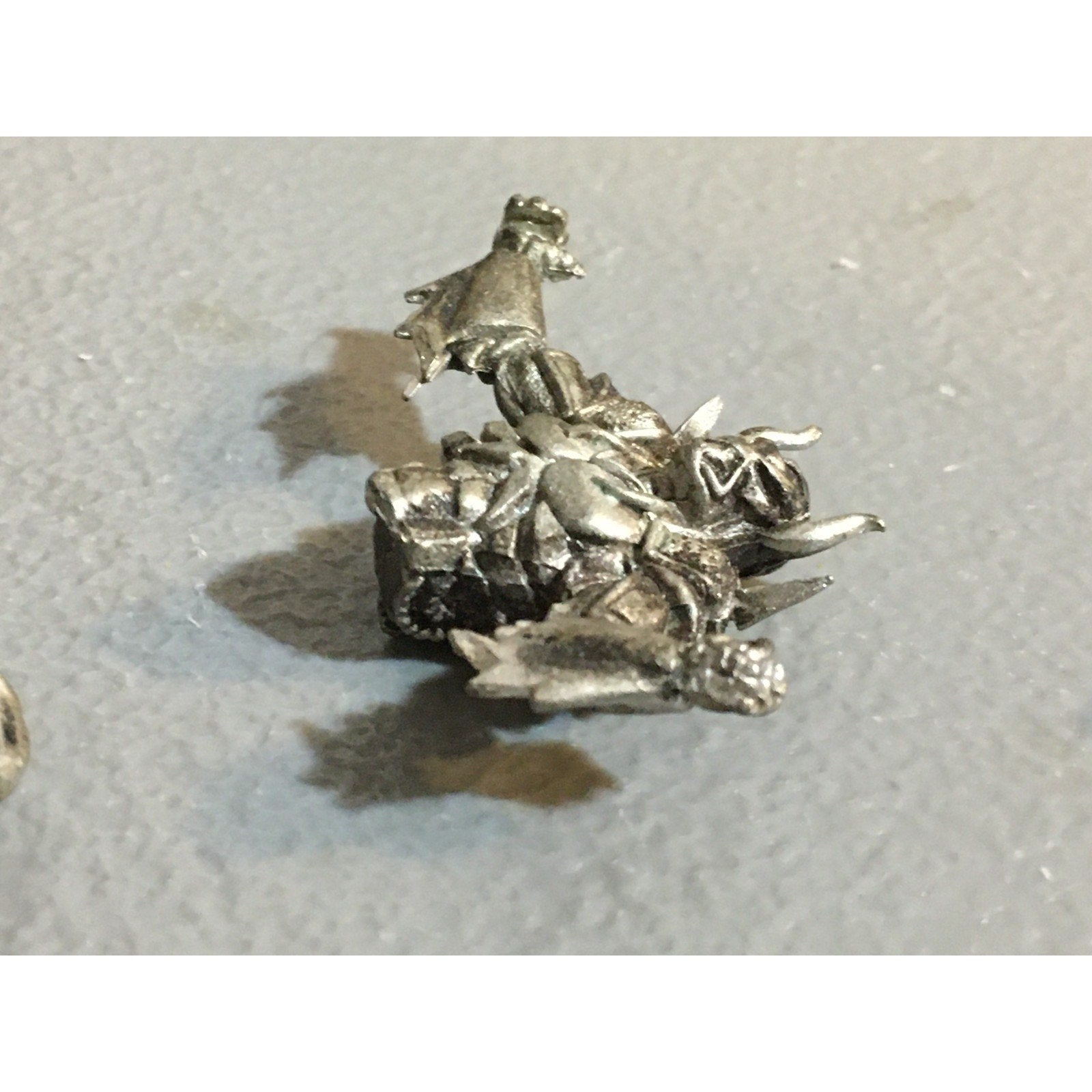 4A24882 UNKNOWN METAL MINIATURES BIG WARRIOR DEMON SOLDIER KNIGHT