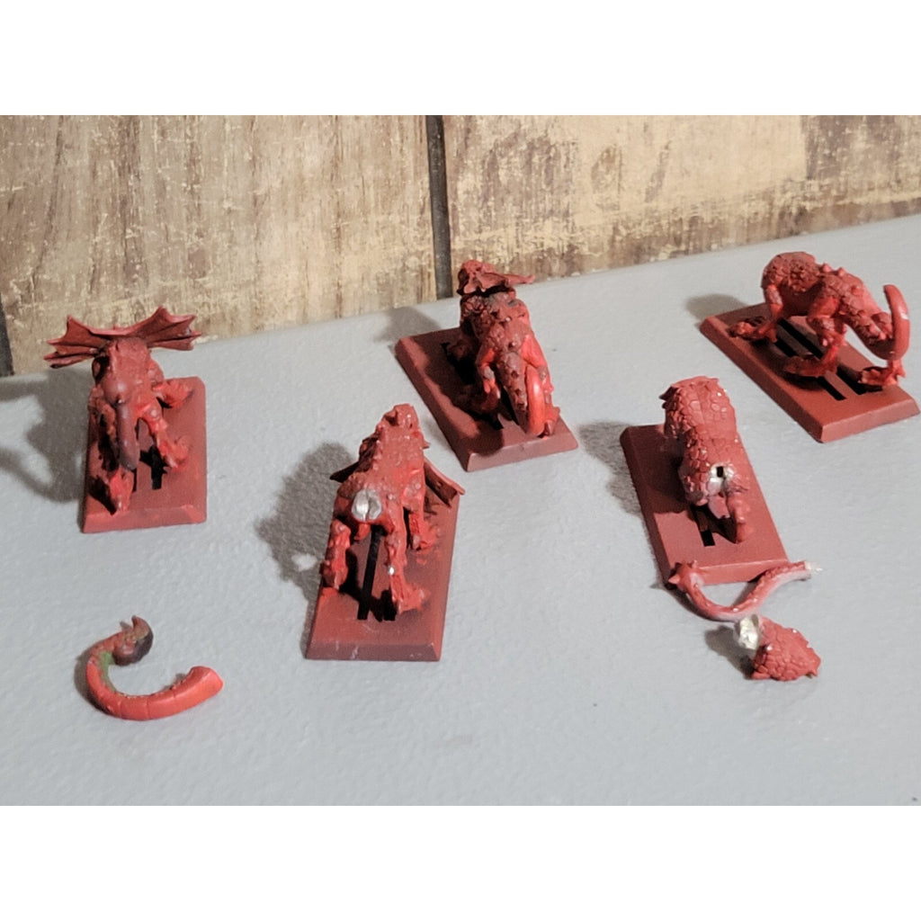 A18131 WARHAMMER 40K CHAOS DAEMONS METAL FLESH HOUNDS OF KHORNE MISS 1 HEAD