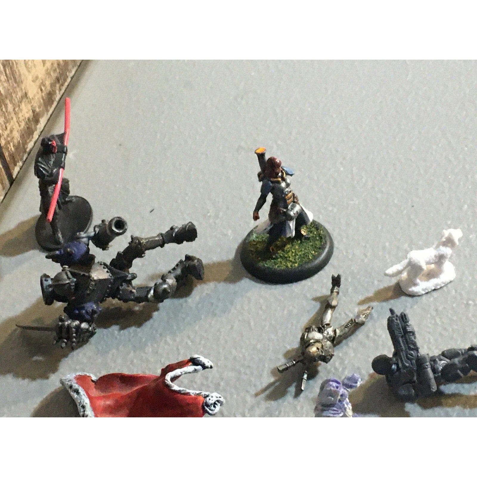 A32584 UNKNOWN PLASTIC MINIATURES BITS & INCOMPLETE LOT ROBOT DWARF SOLDIER