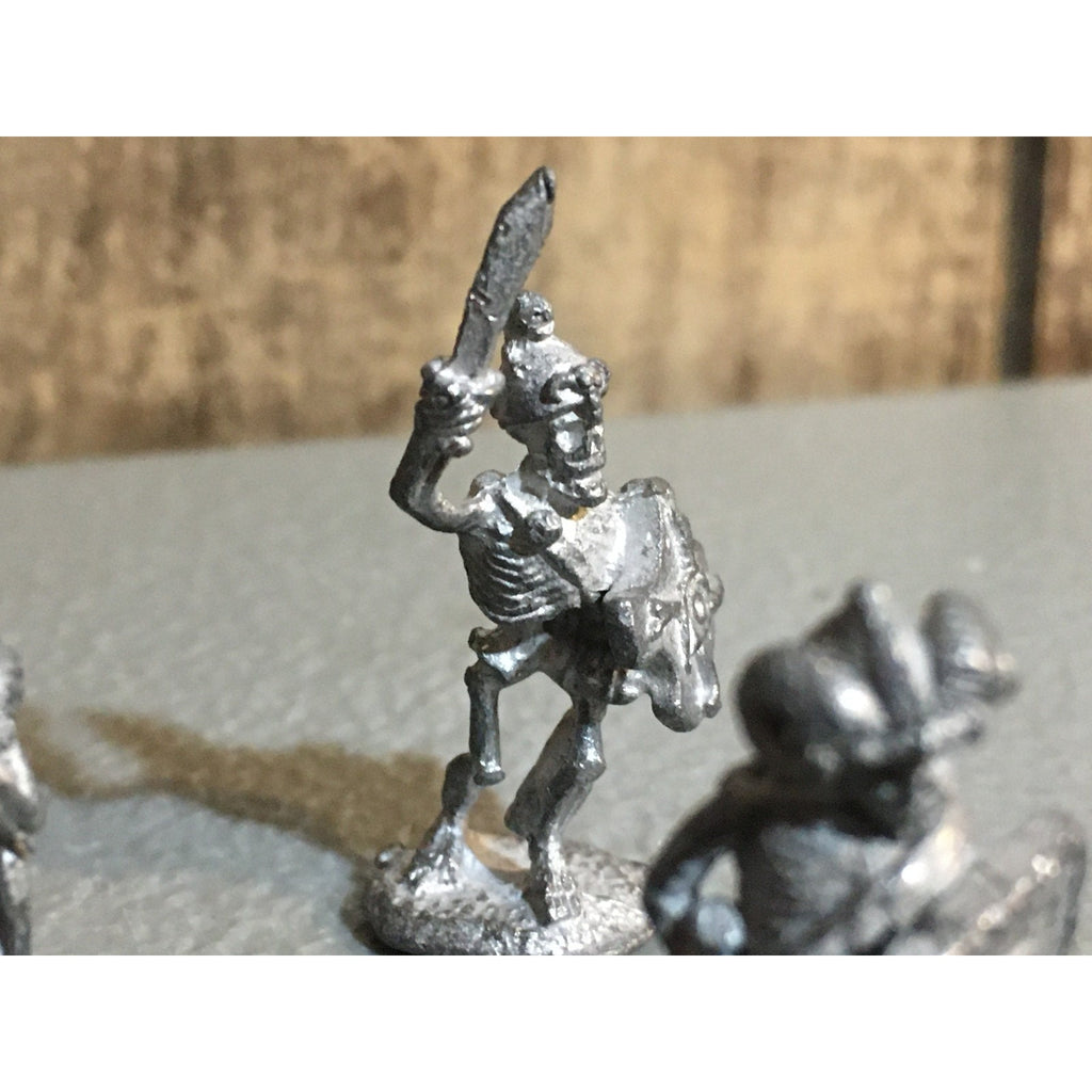 A34010 GRENADIER MINIATURES METAL FANTASY SKELETON LOT UNDEAD WARRIOR TABLETOP