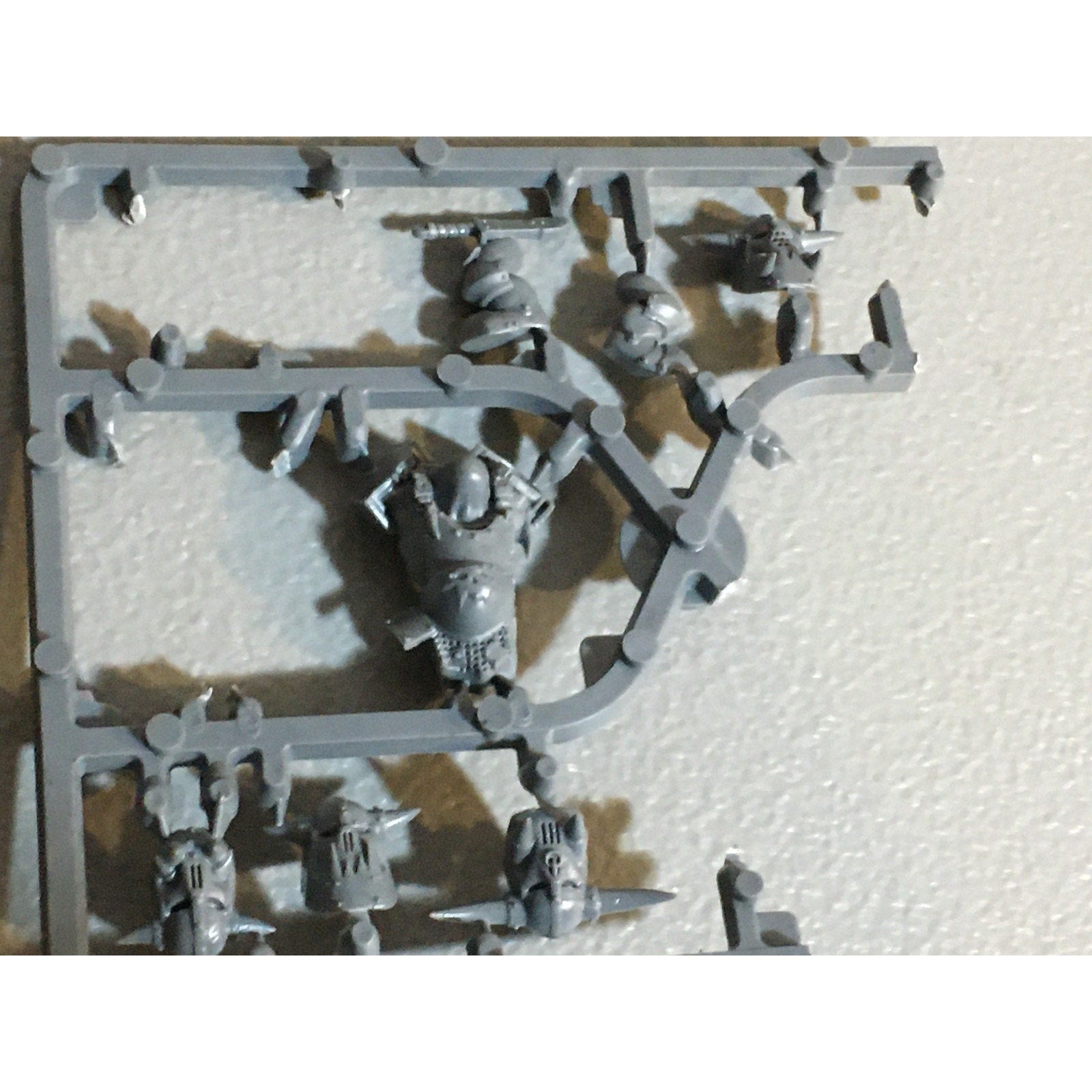 A33616 WARHAMMER FANTASY ORCS & GOBLINS BITS LOT ON SPRUE BLACK ORC GW