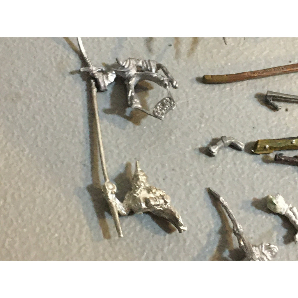 A32592 UNKNOWN MINIATURES METAL BITS LOT REDCOAT KNIGHT ARM WEAPON BANNER