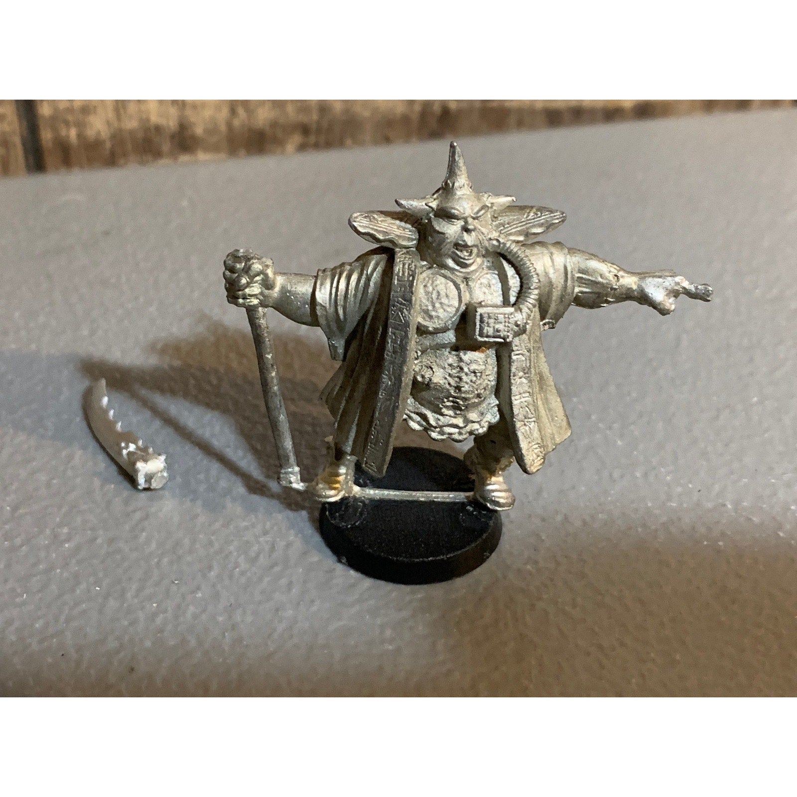 A31446 WARZONE MUTANT CHRONICLES TARGET HHG METAL DARK LEGION CUSTOM ARM & BLADE