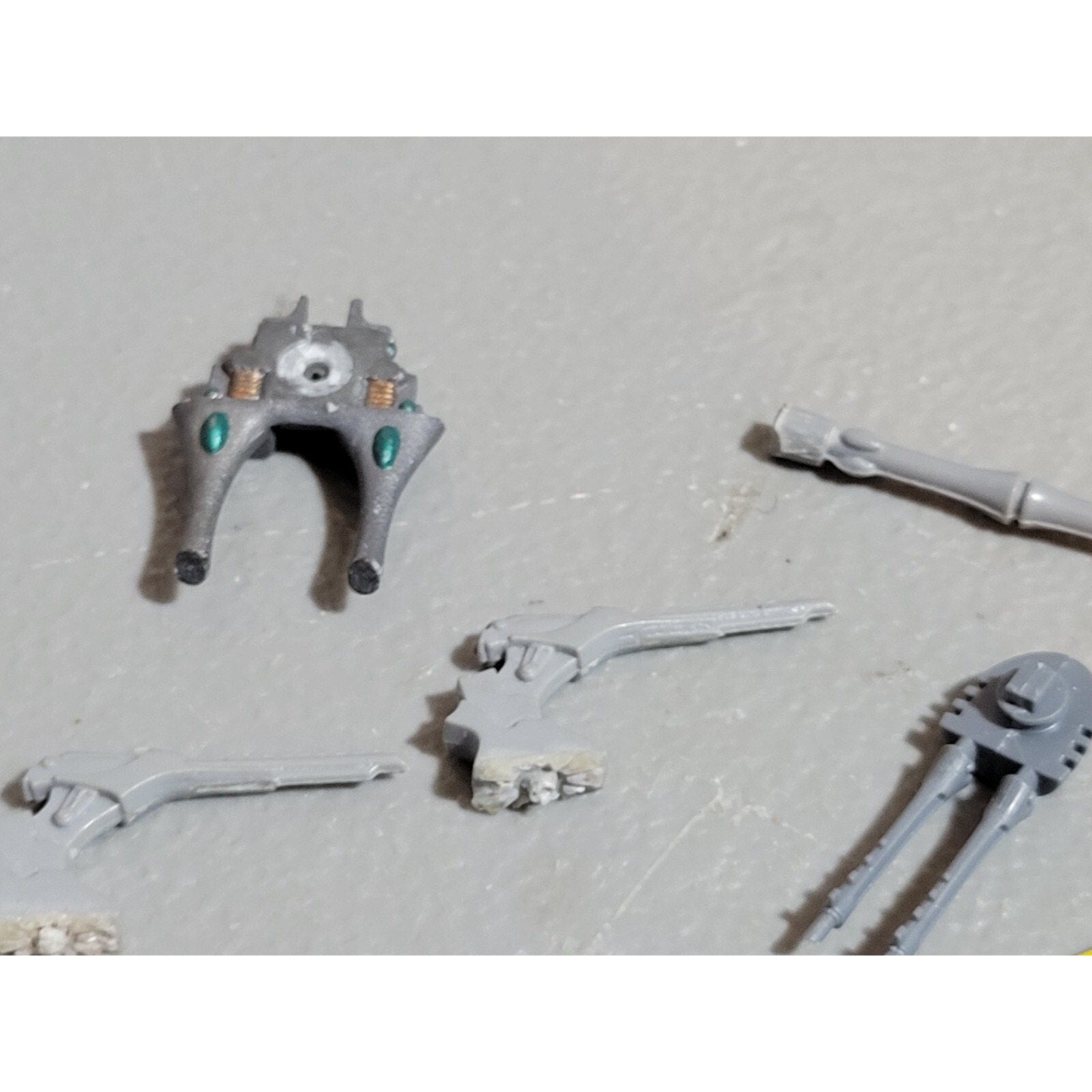 A18981 WARHAMMER 40K ELDAR CRAFTWORLDS BITS LOT HEADS ACCESSORIES INC