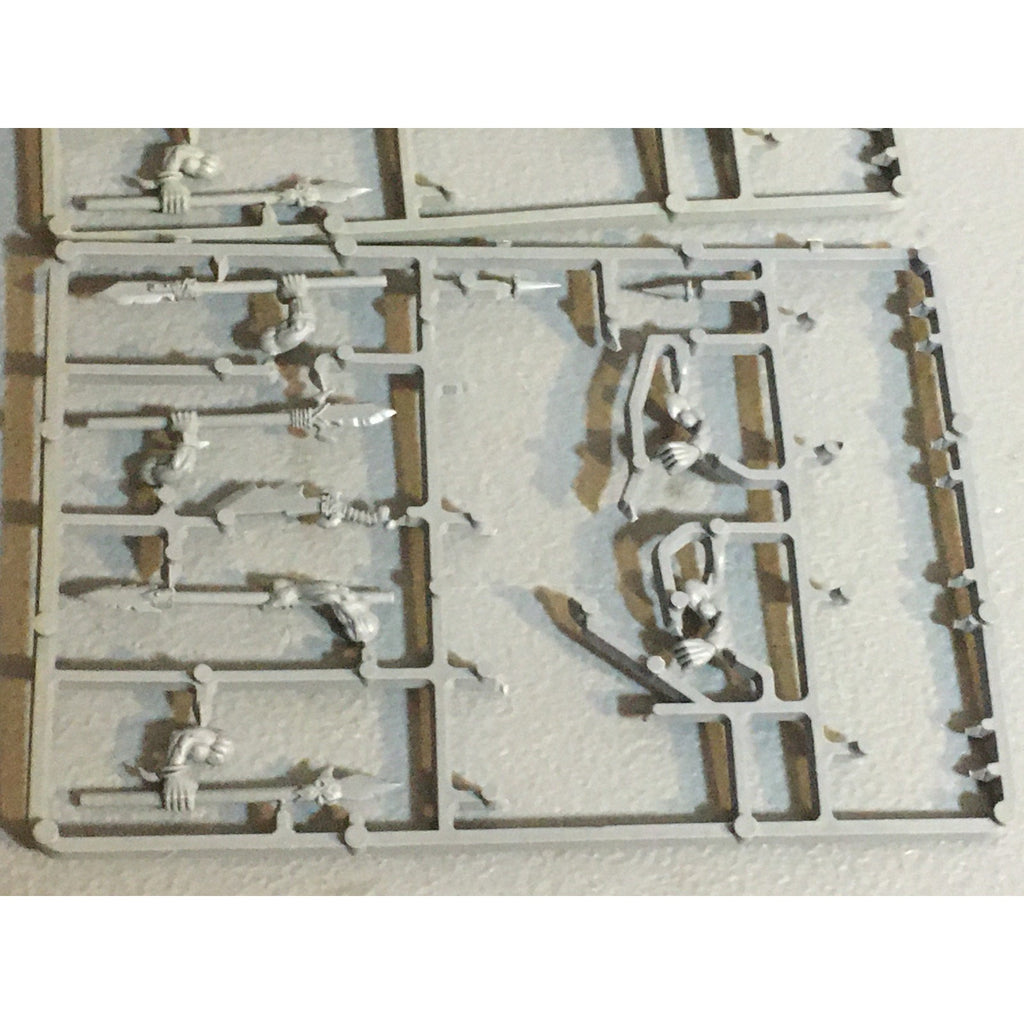 A33696 WARHAMMER FANTASY ORCS & GOBLINS BITS ON SPRUE LOT ORC BOYZ GW