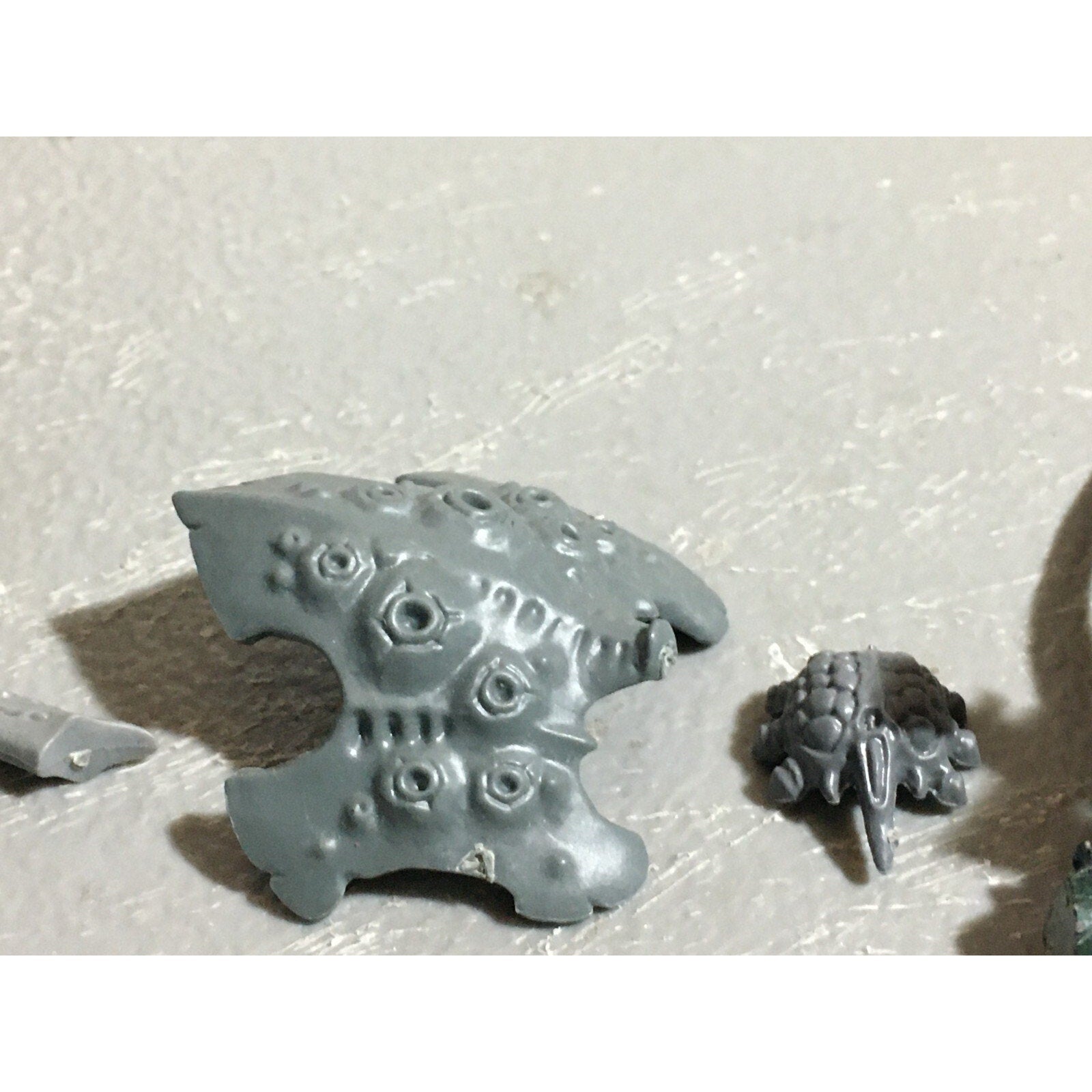 A22319 WARHAMMER 40K TYRANIDS BITS LOT MIXED GAMES WORKSHOP GW