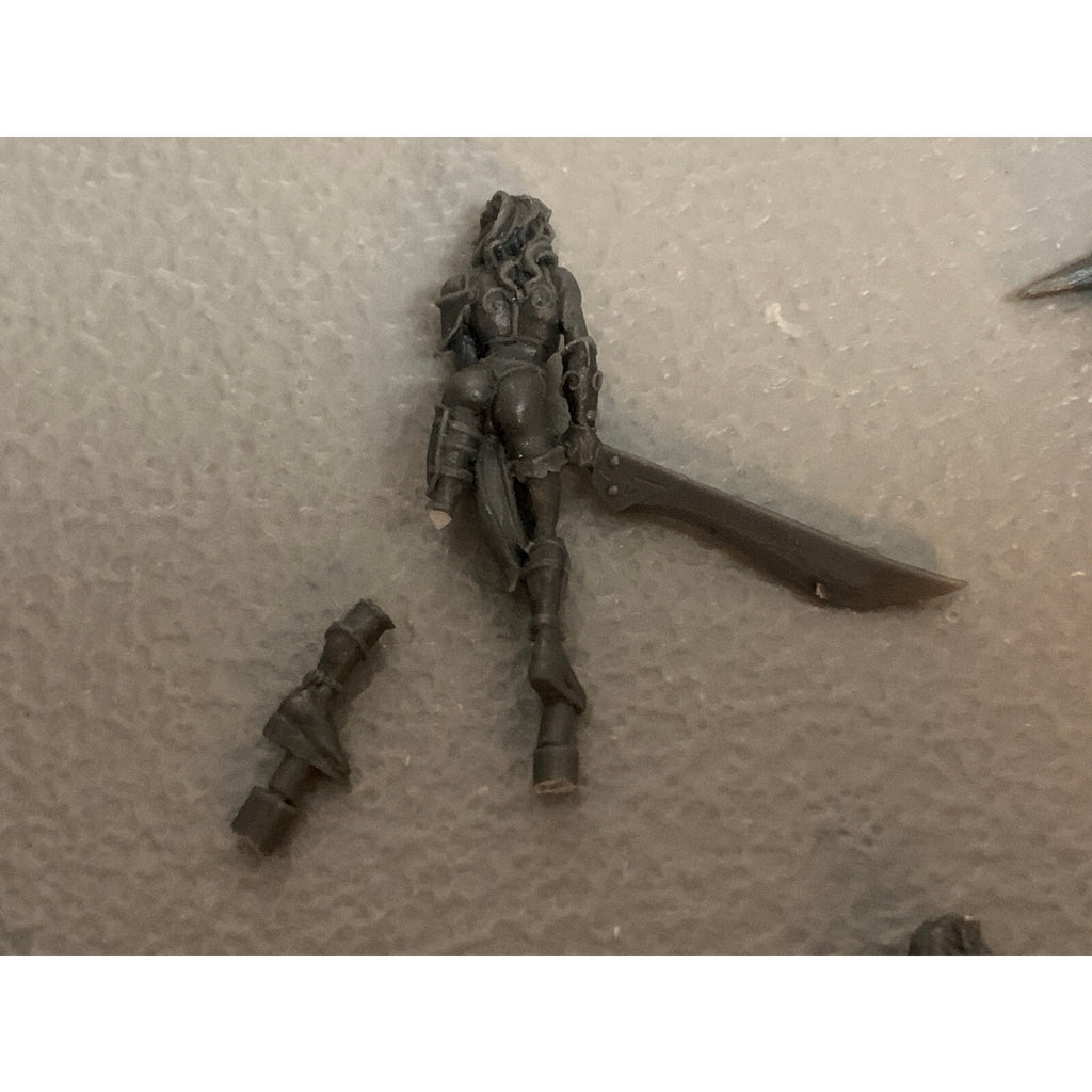 A10735 RACKHAM CONFRONTATION PLASTIC KELT FIANNAS & DRAC MAC SYRO