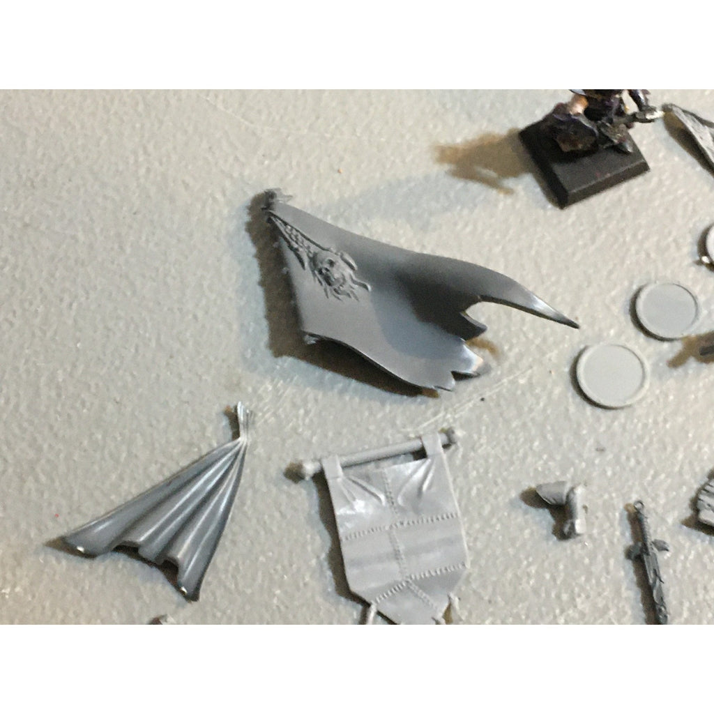 A29618 WARHAMMER FANTASY AOS MIXED BITS LOT BANNER SHIELD CLOAK GW