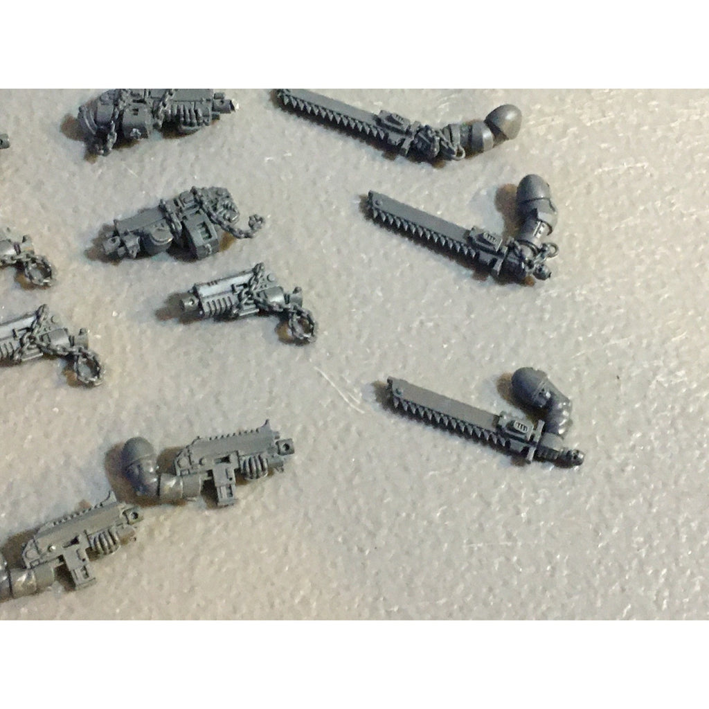 A29439 WARHAMMER 40K SPACE MARINES BLACK TEMPLARS BITS LOT ARMS BOLTER SWORD GW