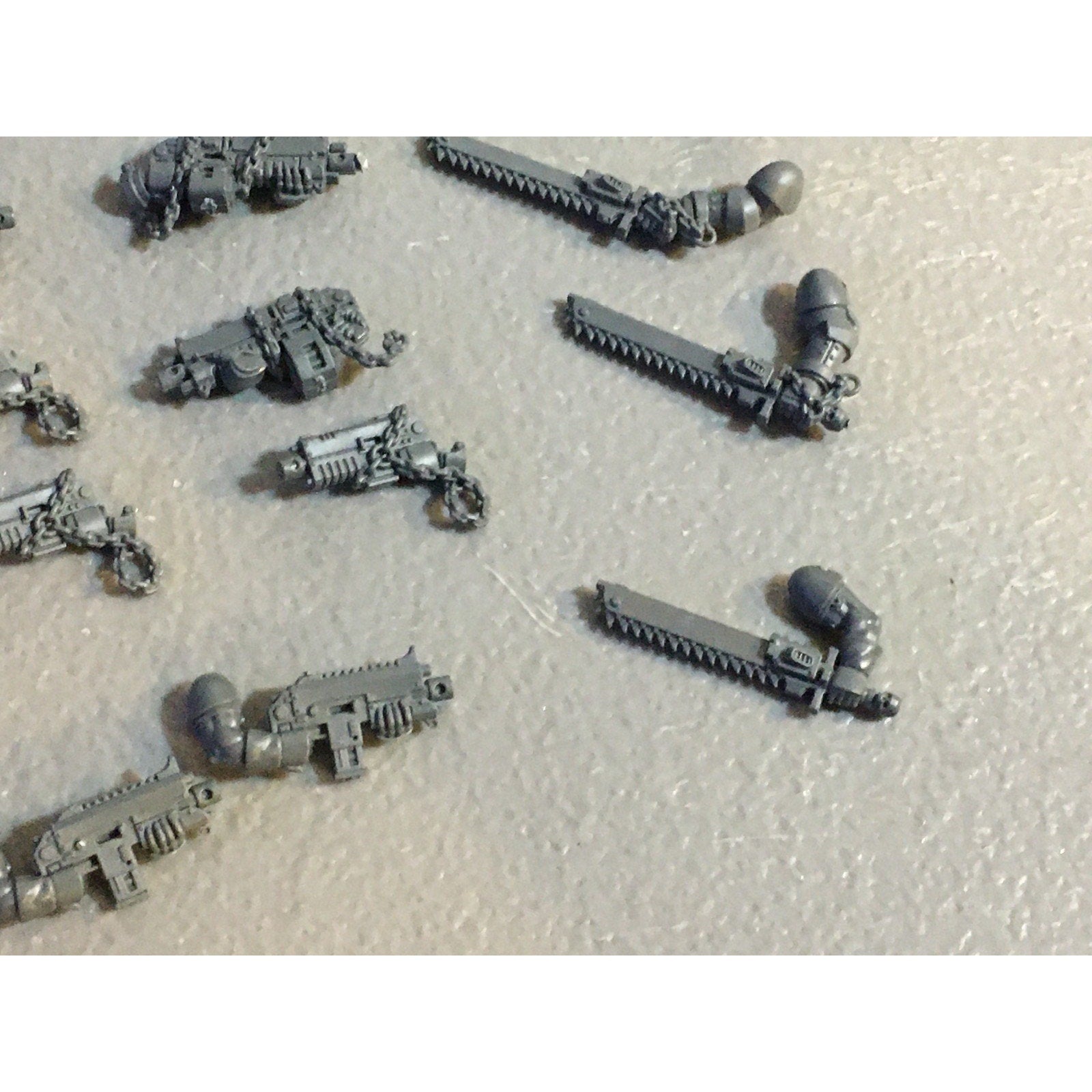 A29439 WARHAMMER 40K SPACE MARINES BLACK TEMPLARS BITS LOT ARMS BOLTER SWORD GW