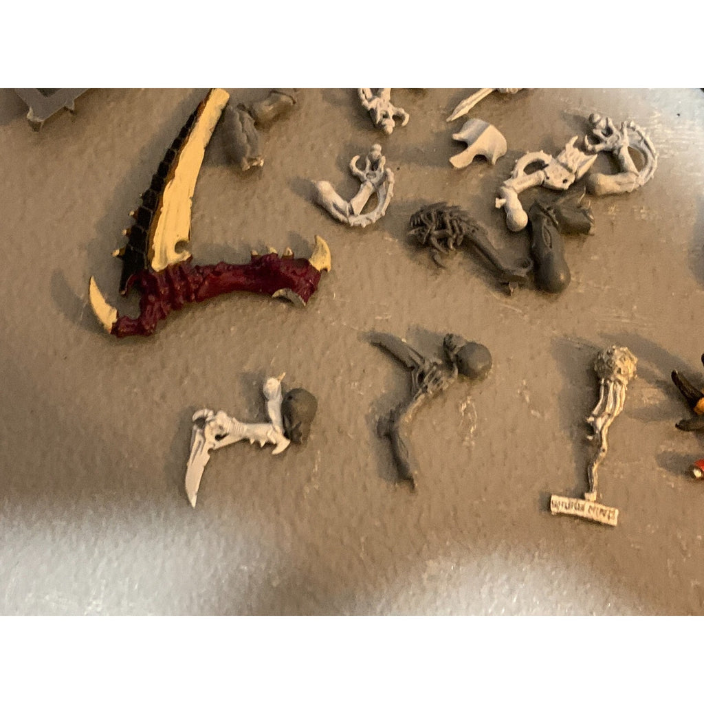 A23286 WARHAMMER 40K TYRANIDS INCOMPLETE BITS LOT SOME METAL OOP GW